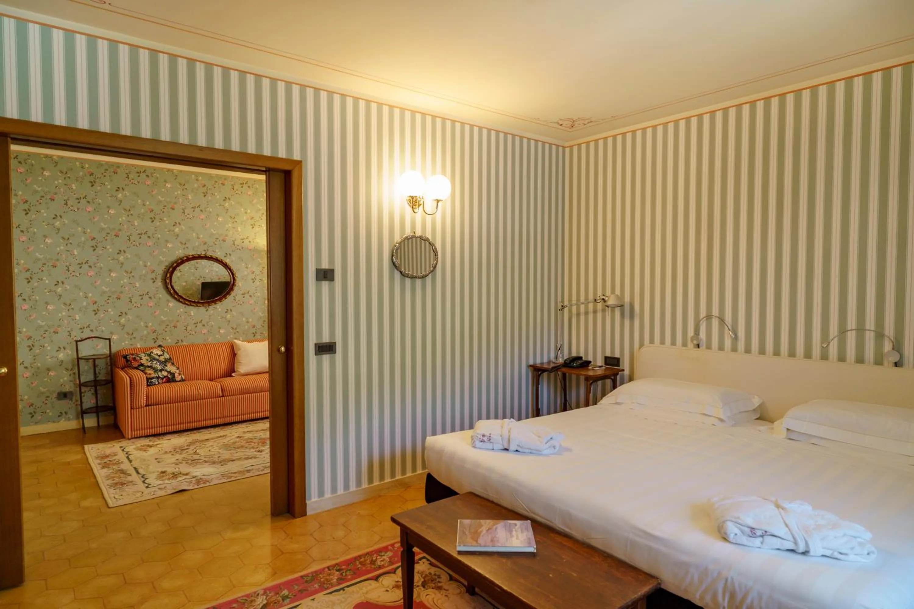 Bed in Hotel San Luca