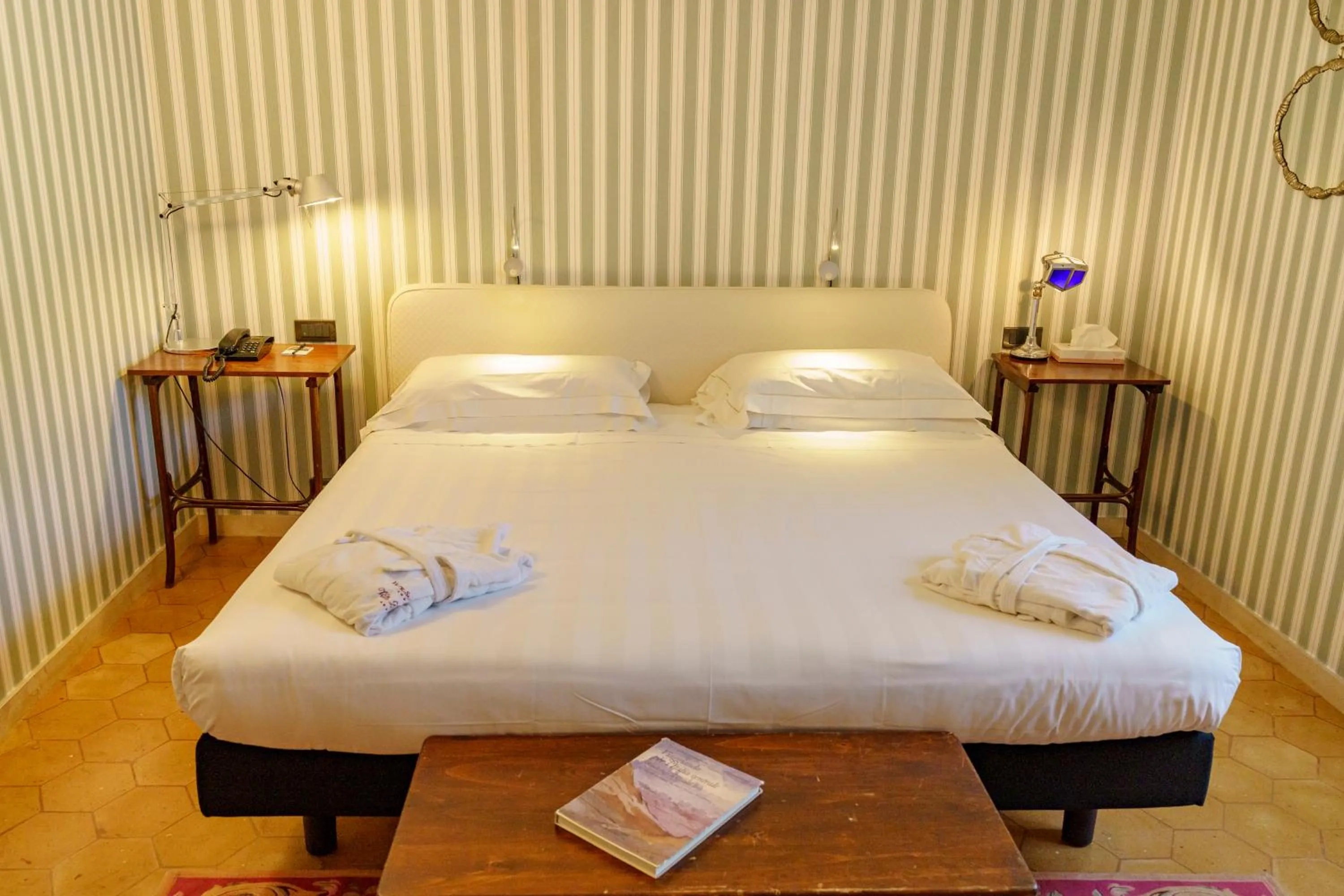 Bed in Hotel San Luca