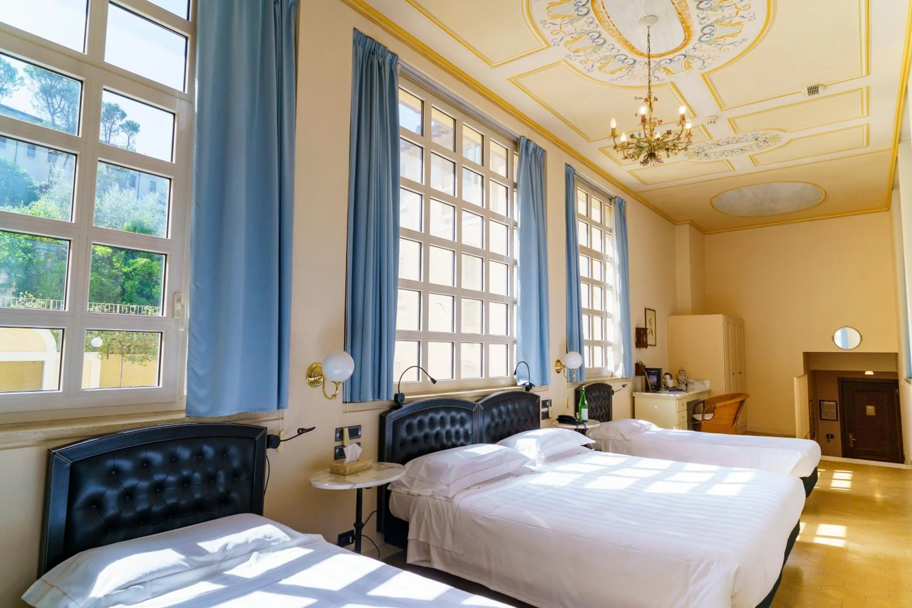 Bed in Hotel San Luca