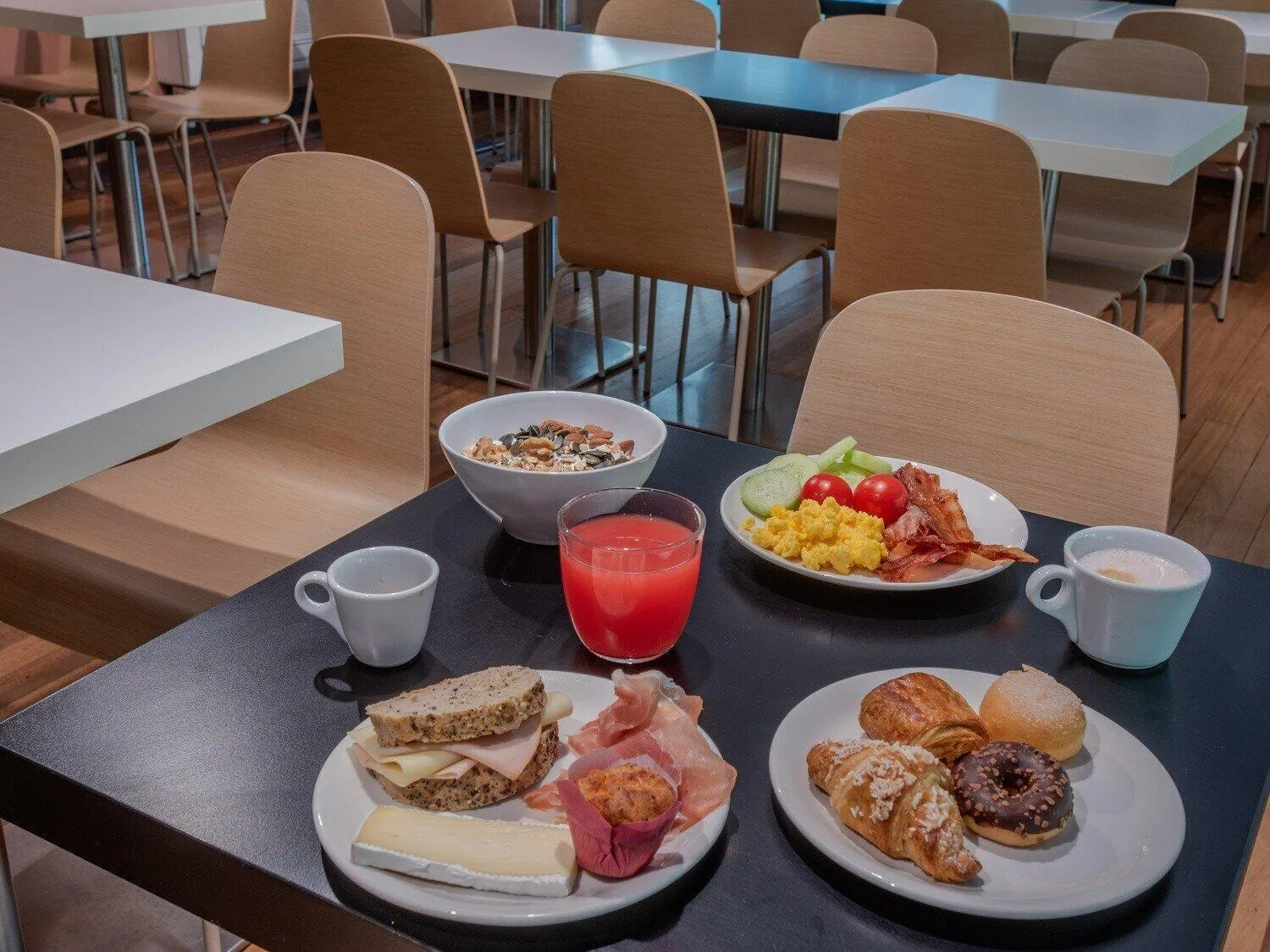 Restaurant/places to eat in B&B Hotel Firenze City Center