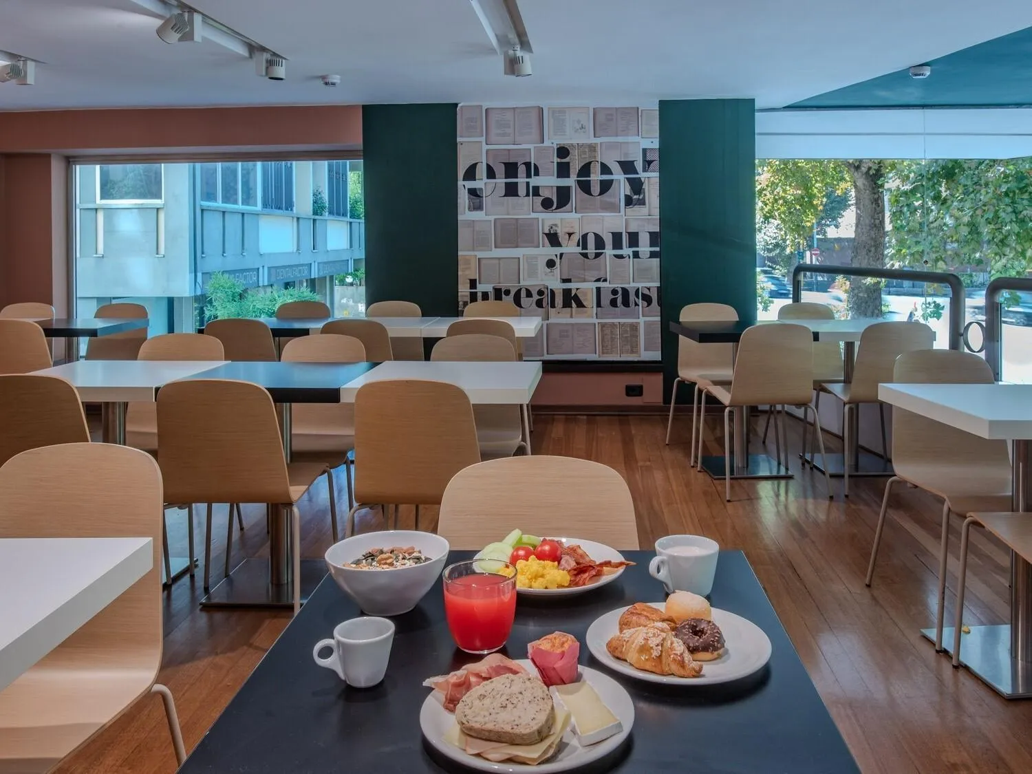 Restaurant/places to eat in B&B Hotel Firenze City Center