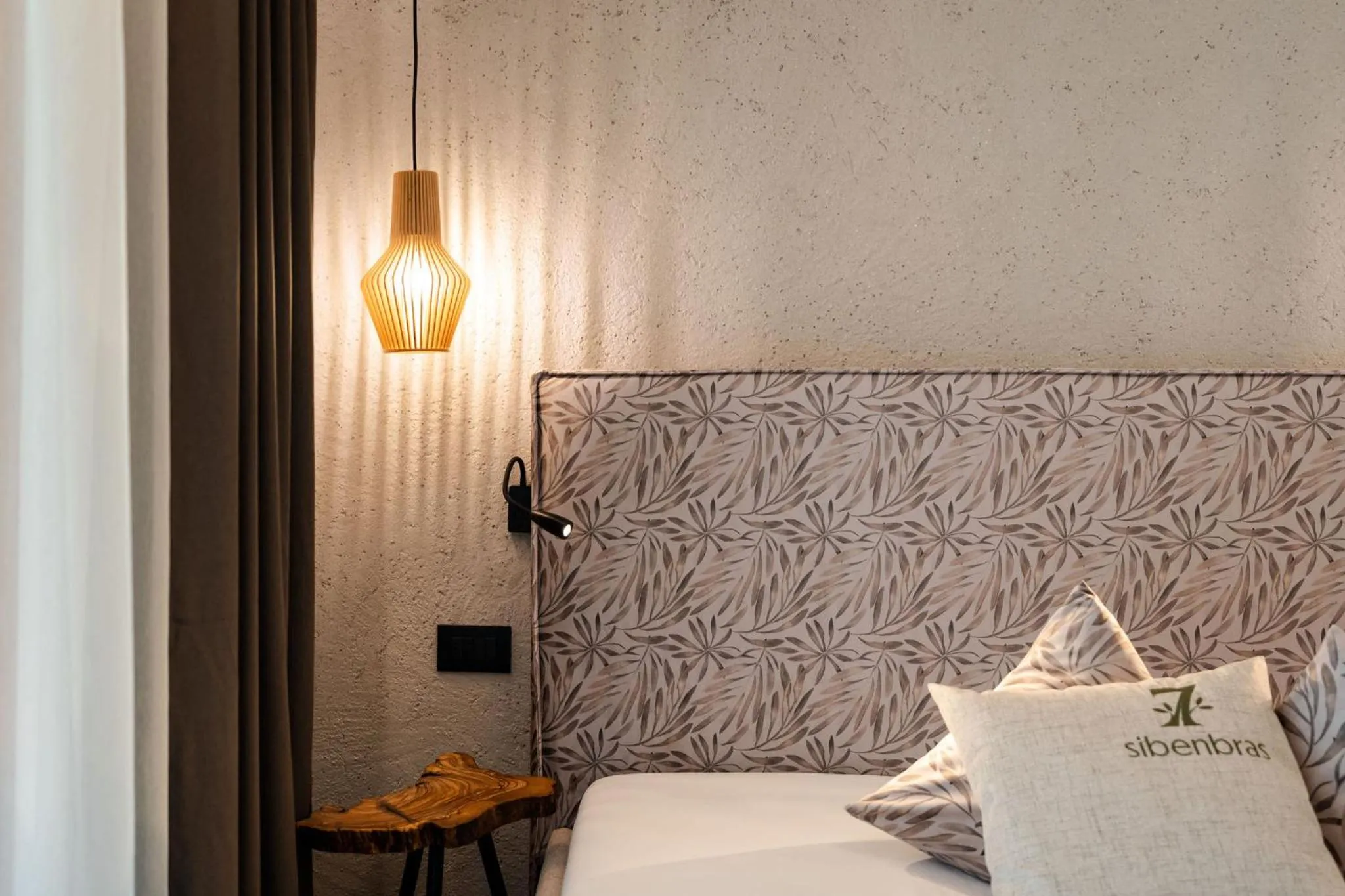 Bed in Sibenbras Natural Aparthotel