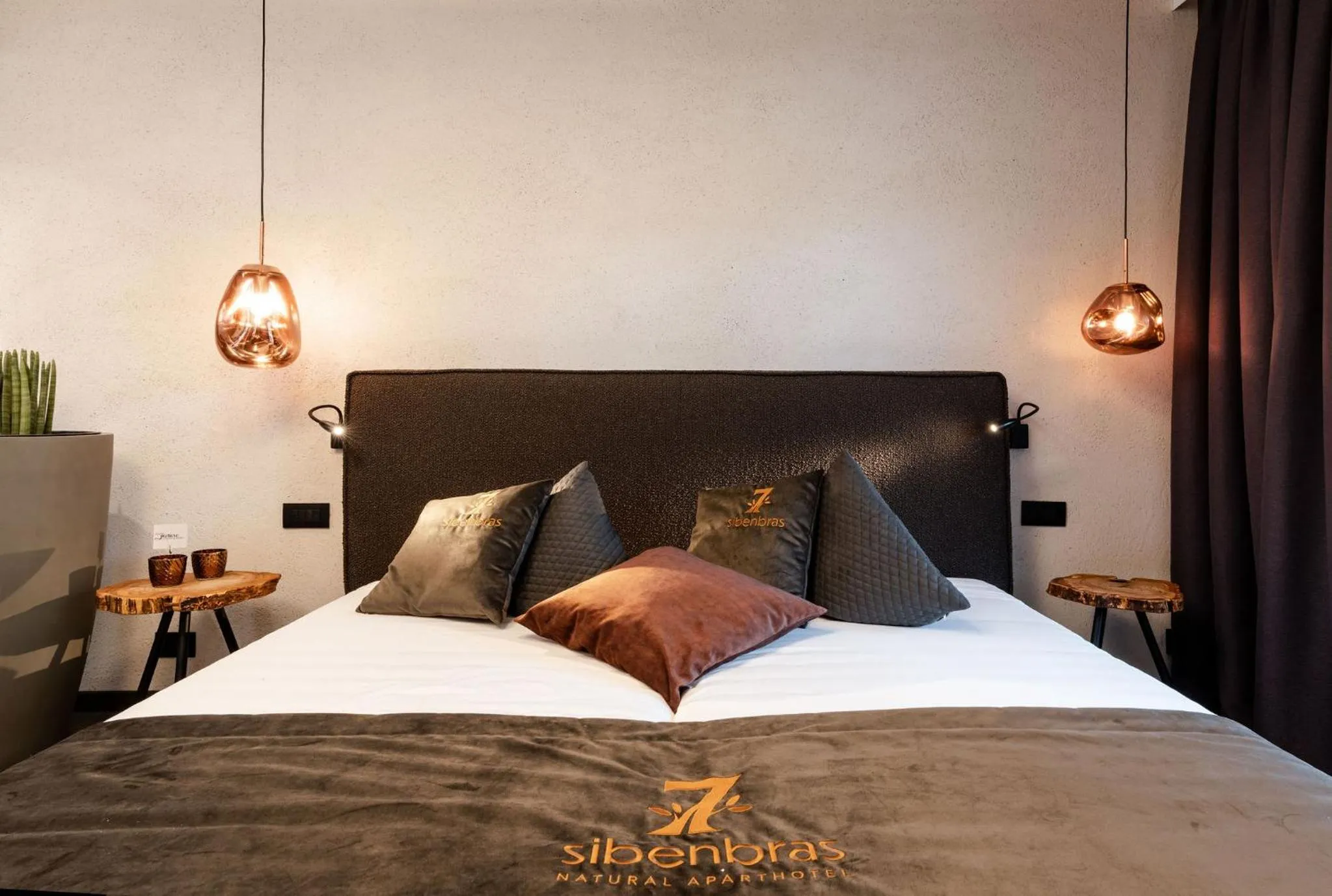 Bed in Sibenbras Natural Aparthotel