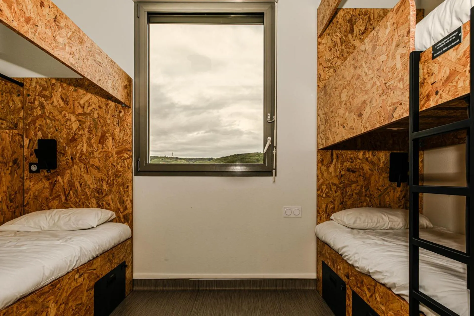 Triple Room with Bathroom in Auberge de jeunesse HI Clermont-Ferrand