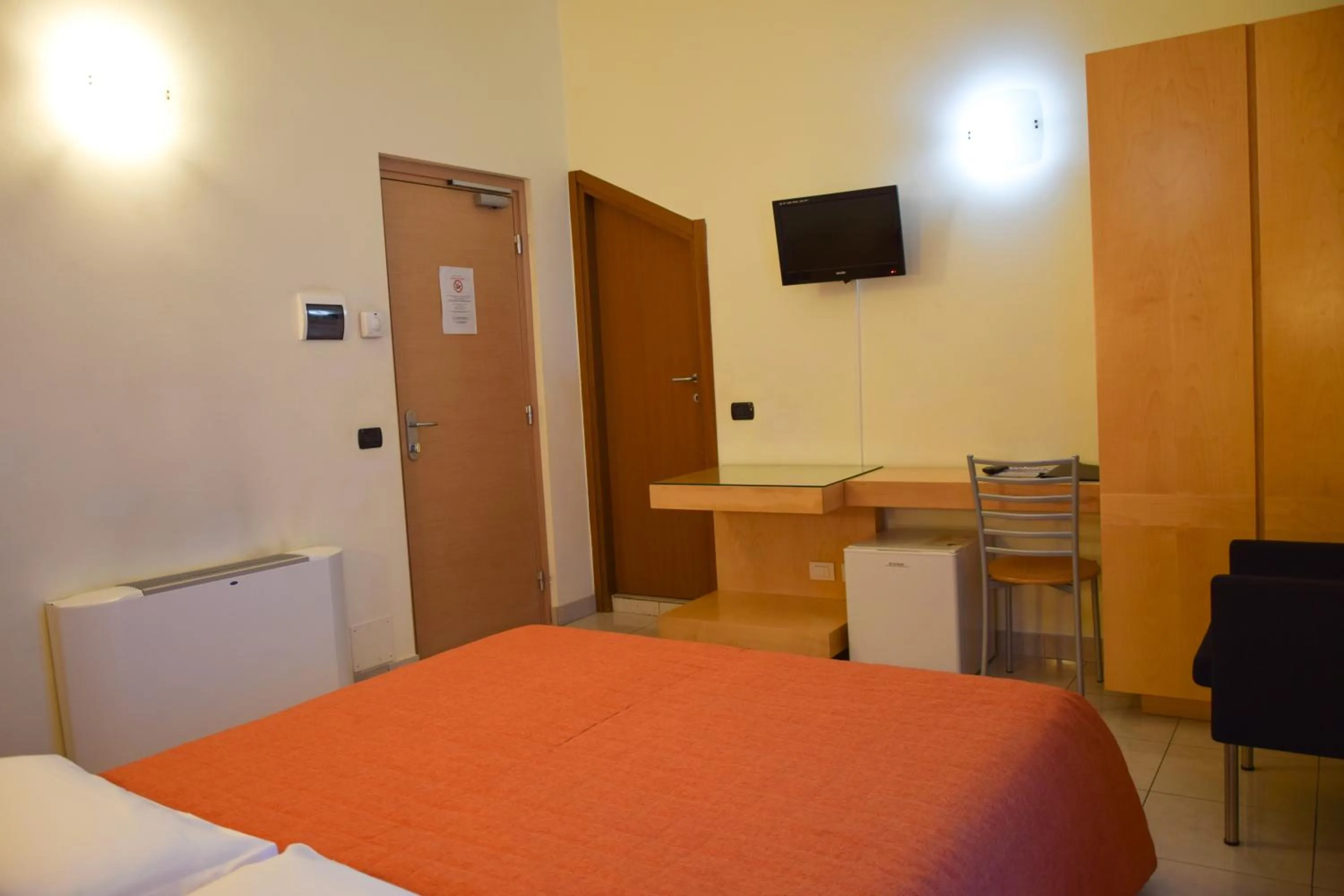 Bedroom, Bed in Hotel Losanna