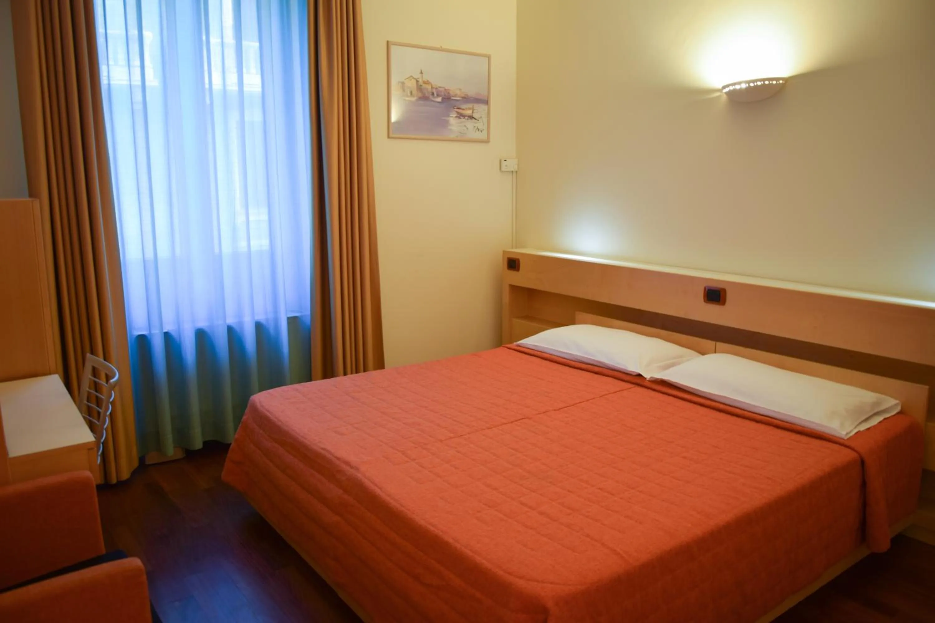 Photo of the whole room, Bed in Hotel Losanna