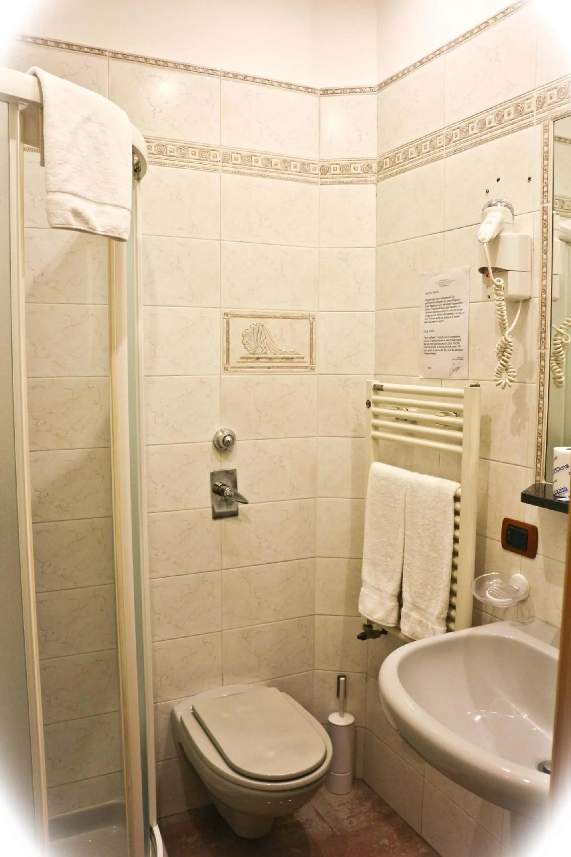 Bathroom in Hotel Losanna