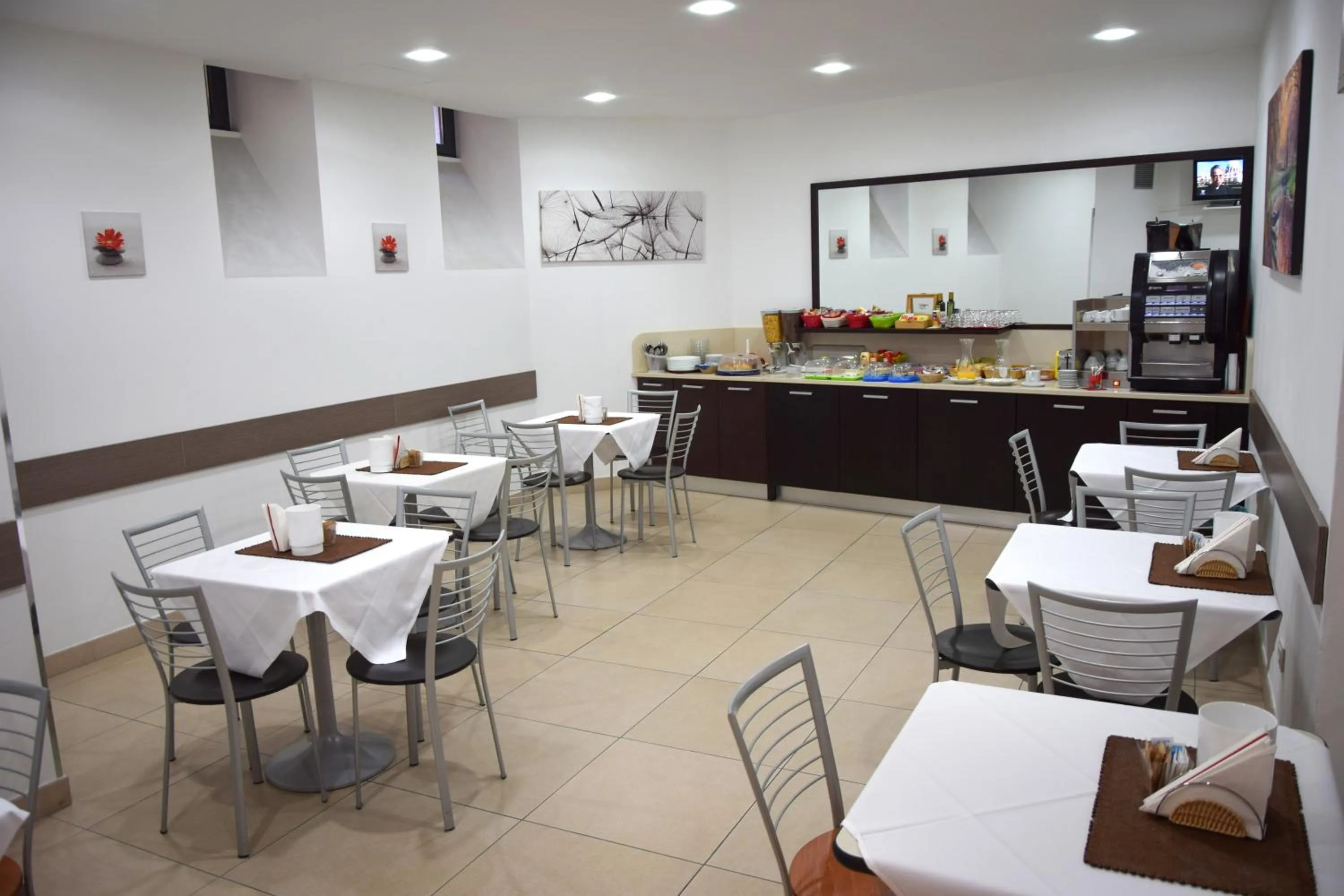 Restaurant/places to eat in Hotel Losanna
