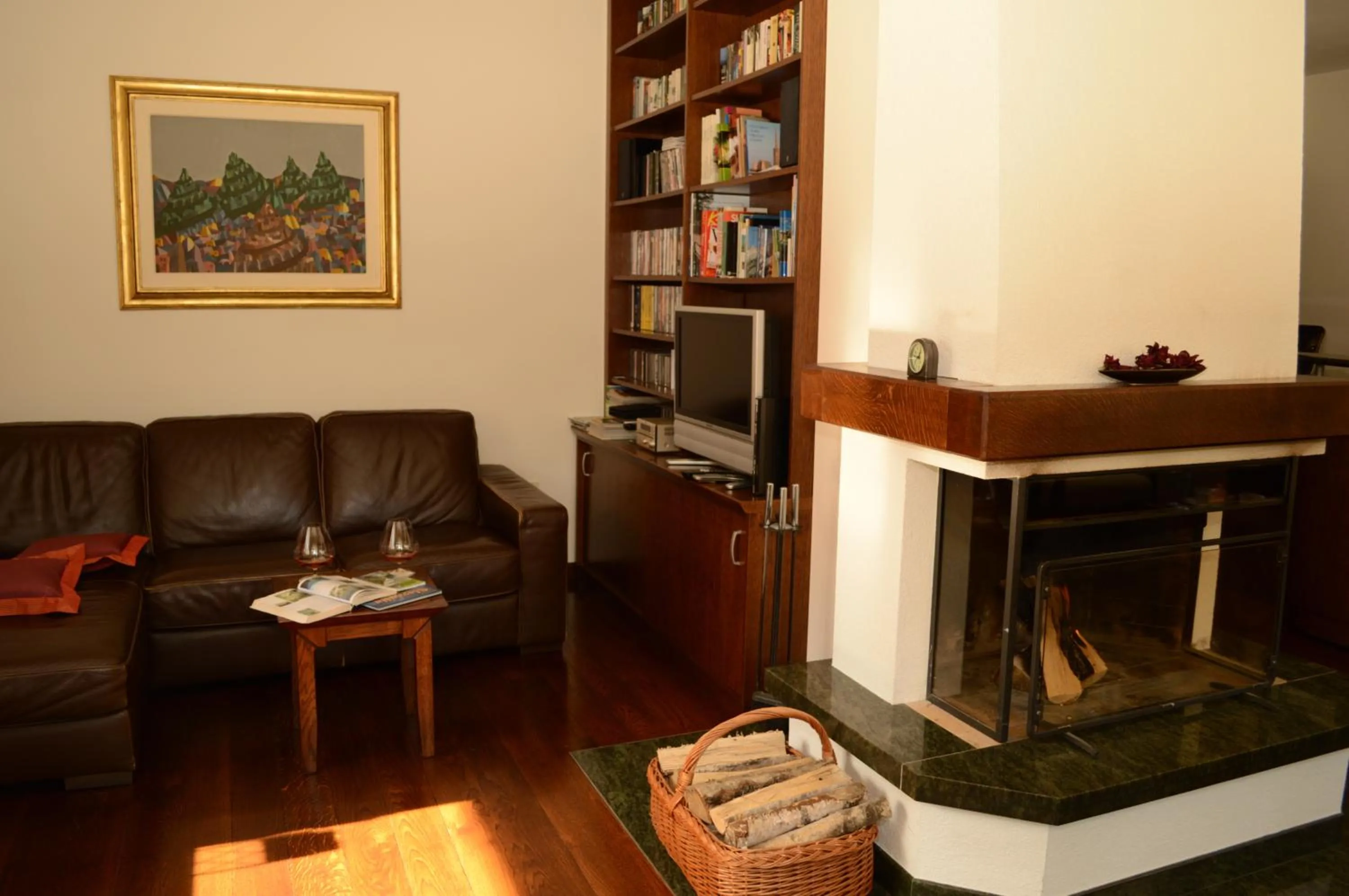 Communal lounge/ TV room in Vila Park B&B - Adults Only