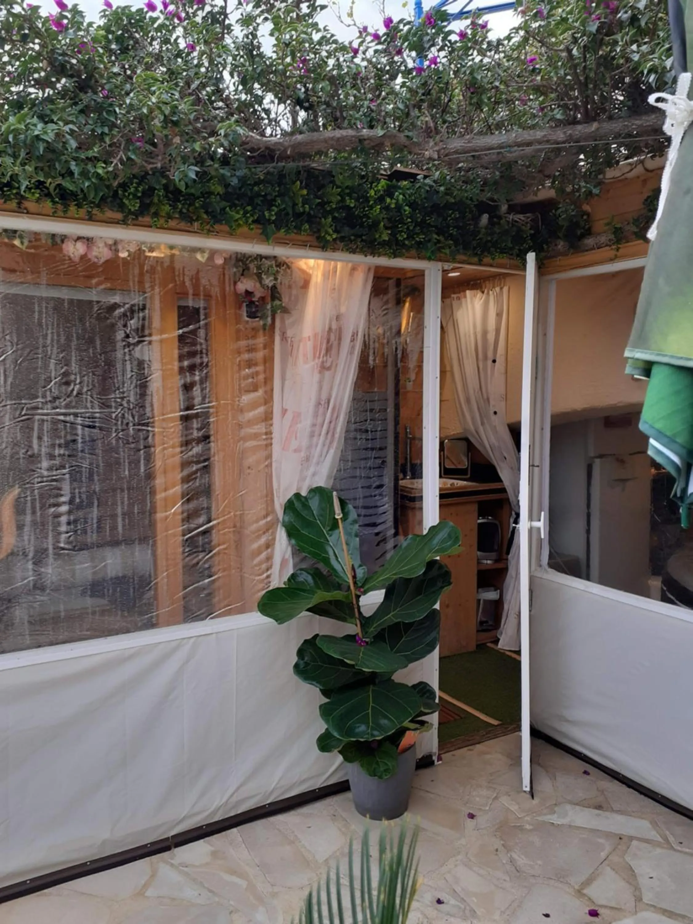 NOUVEAU ! Chambre d'Hôte Insolite PRIVEE " CŒURS DE PIRATES à BALI EN PROVENCE" SPA SAUNA MASSAGES dans cadre EXOTIQUE d'Aménagements EXTÉRIEURS D'EXCEPTION ÉTÉ comme HIVER BIENVENUE !!!