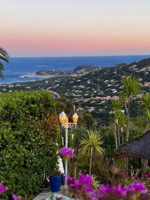 NOUVEAU ! Chambre d'Hôte Insolite PRIVEE " CŒURS DE PIRATES à BALI EN PROVENCE" SPA SAUNA MASSAGES dans cadre EXOTIQUE d'Aménagements EXTÉRIEURS D'EXCEPTION ÉTÉ comme HIVER BIENVENUE !!!
