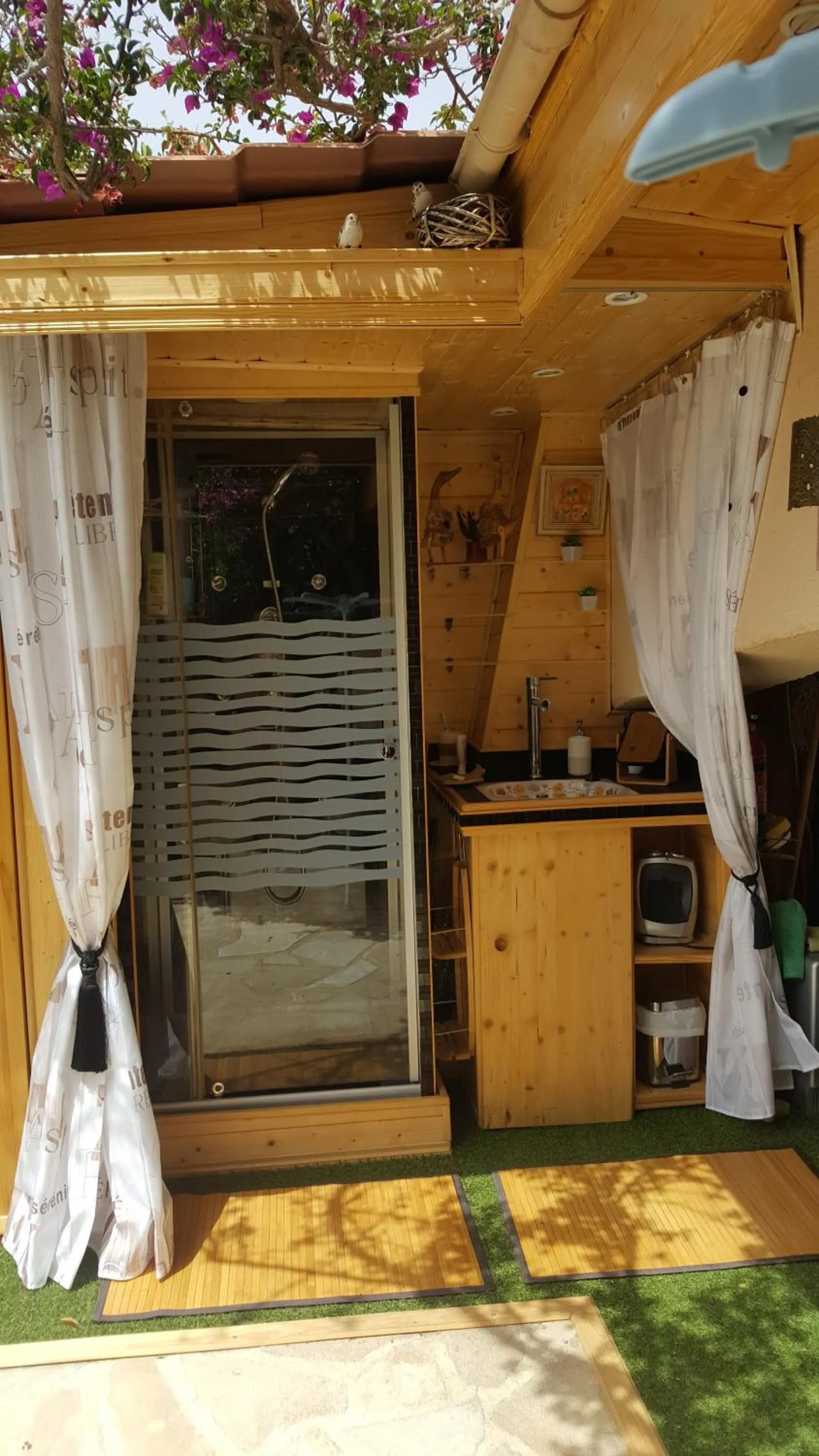 NOUVEAU ! Chambre d'Hôte Insolite PRIVEE " CŒURS DE PIRATES à BALI EN PROVENCE" SPA SAUNA MASSAGES dans cadre EXOTIQUE d'Aménagements EXTÉRIEURS D'EXCEPTION ÉTÉ comme HIVER BIENVENUE !!!