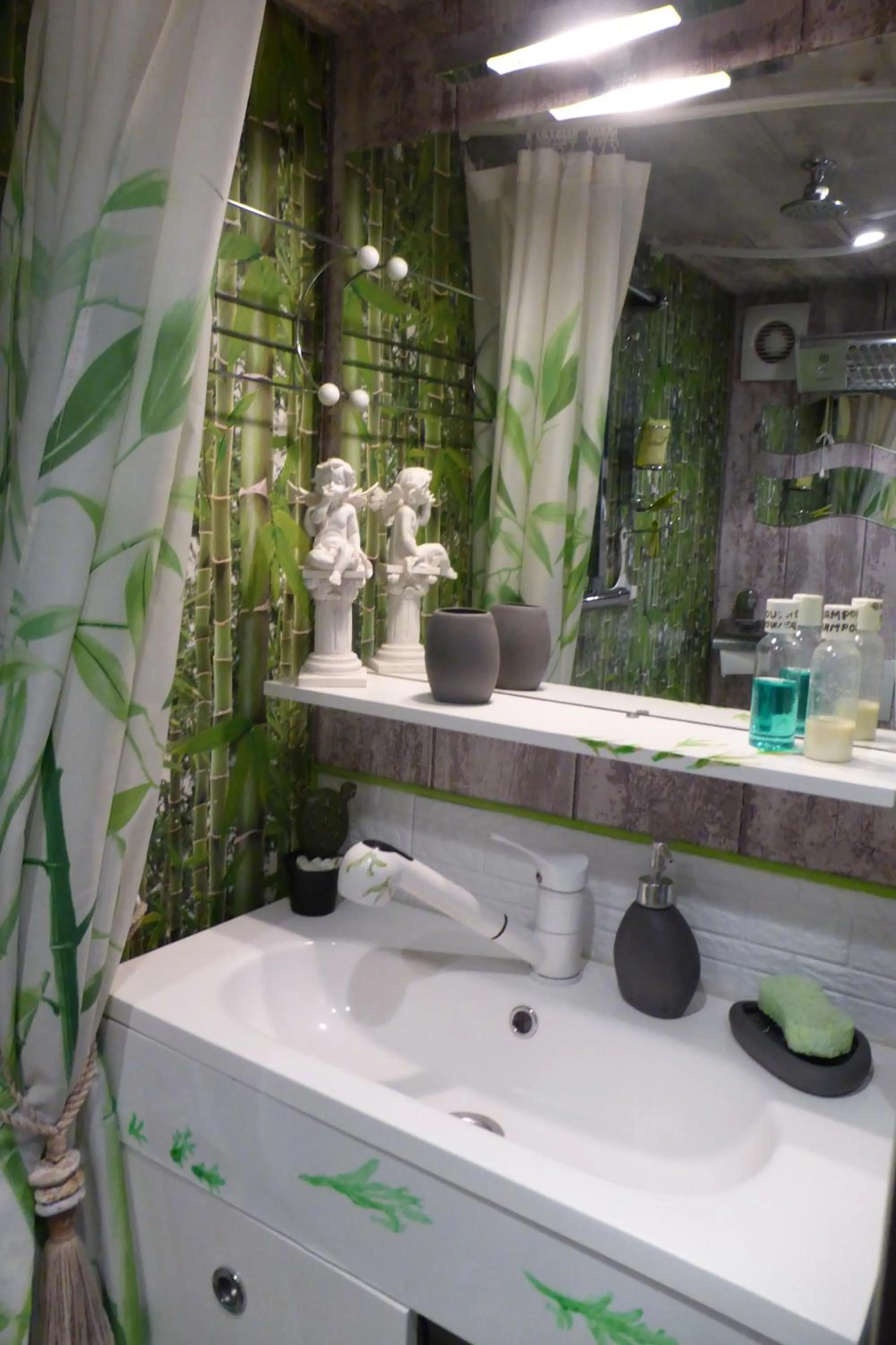 NOUVEAU ! Chambre d'Hôte Insolite PRIVEE " CŒURS DE PIRATES à BALI EN PROVENCE" SPA SAUNA MASSAGES dans cadre EXOTIQUE d'Aménagements EXTÉRIEURS D'EXCEPTION ÉTÉ comme HIVER BIENVENUE !!!
