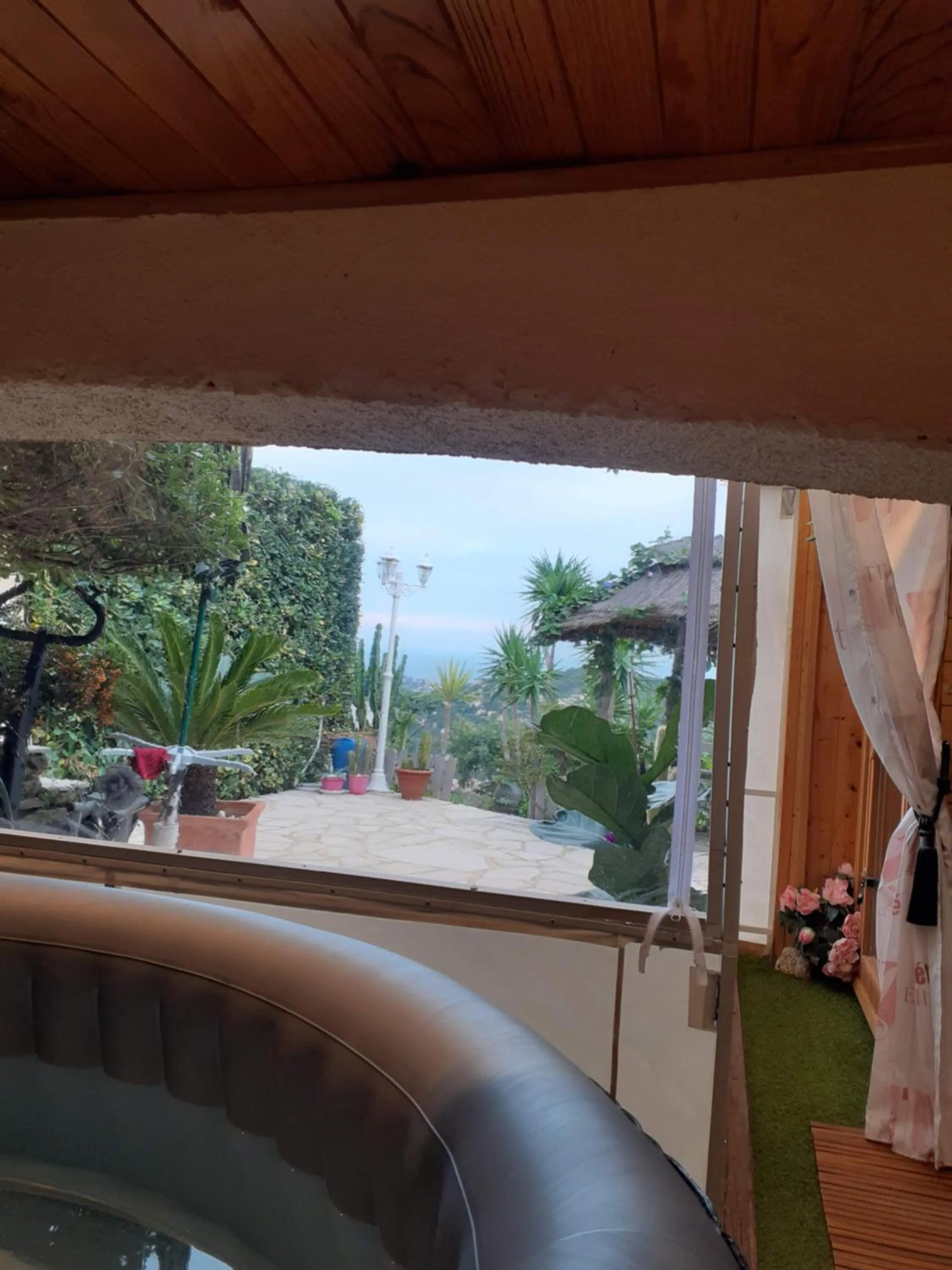 NOUVEAU ! Chambre d'Hôte Insolite PRIVEE " CŒURS DE PIRATES à BALI EN PROVENCE" SPA SAUNA MASSAGES dans cadre EXOTIQUE d'Aménagements EXTÉRIEURS D'EXCEPTION ÉTÉ comme HIVER BIENVENUE !!!