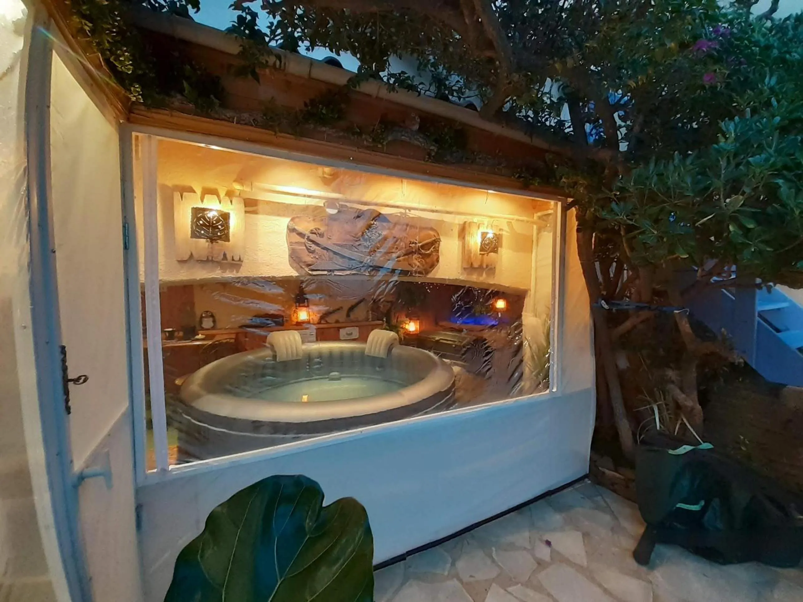 NOUVEAU ! Chambre d'Hôte Insolite PRIVEE " CŒURS DE PIRATES à BALI EN PROVENCE" SPA SAUNA MASSAGES dans cadre EXOTIQUE d'Aménagements EXTÉRIEURS D'EXCEPTION ÉTÉ comme HIVER BIENVENUE !!!