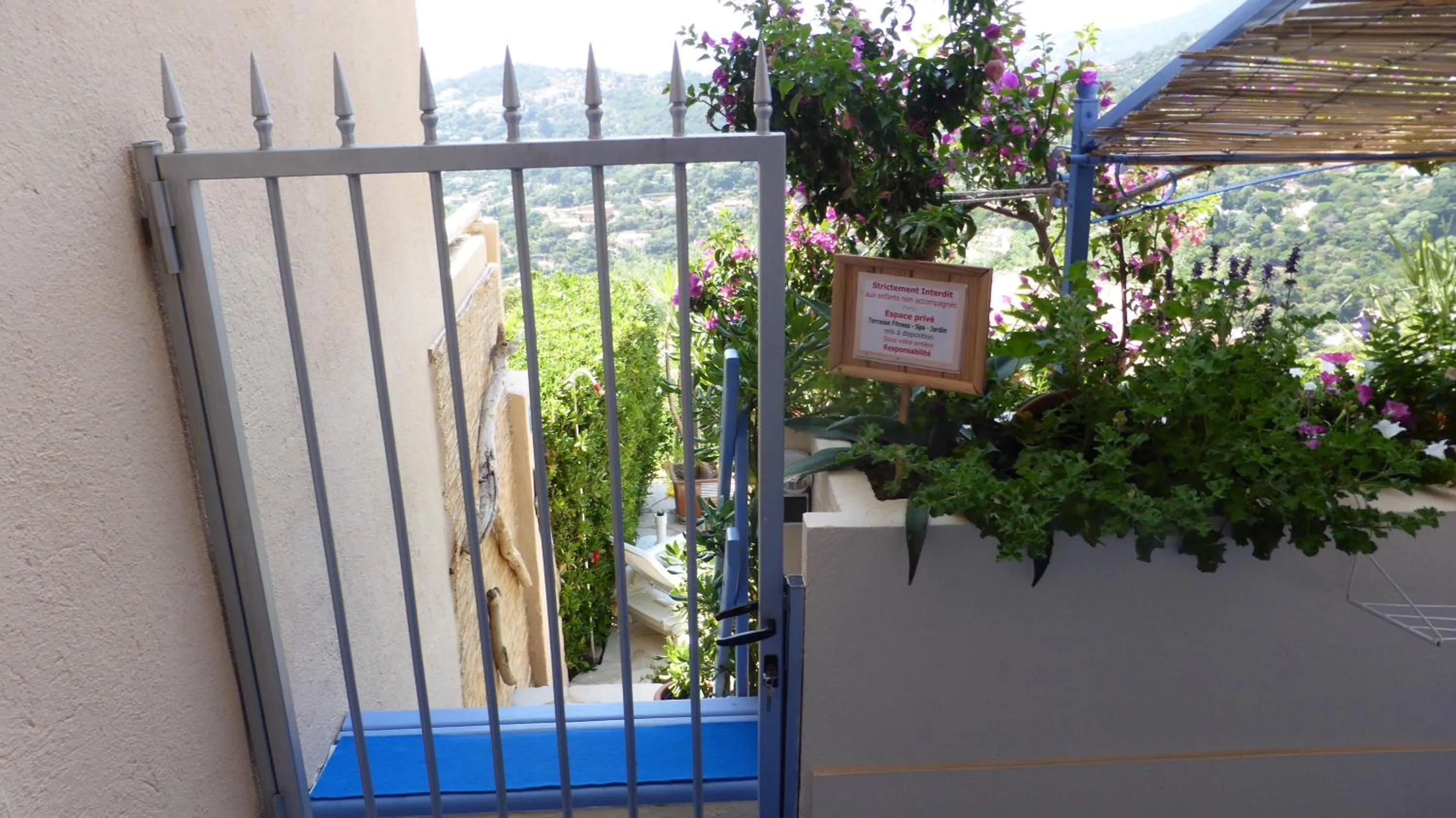 NOUVEAU ! Chambre d'Hôte Insolite PRIVEE " CŒURS DE PIRATES à BALI EN PROVENCE" SPA SAUNA MASSAGES dans cadre EXOTIQUE d'Aménagements EXTÉRIEURS D'EXCEPTION ÉTÉ comme HIVER BIENVENUE !!!