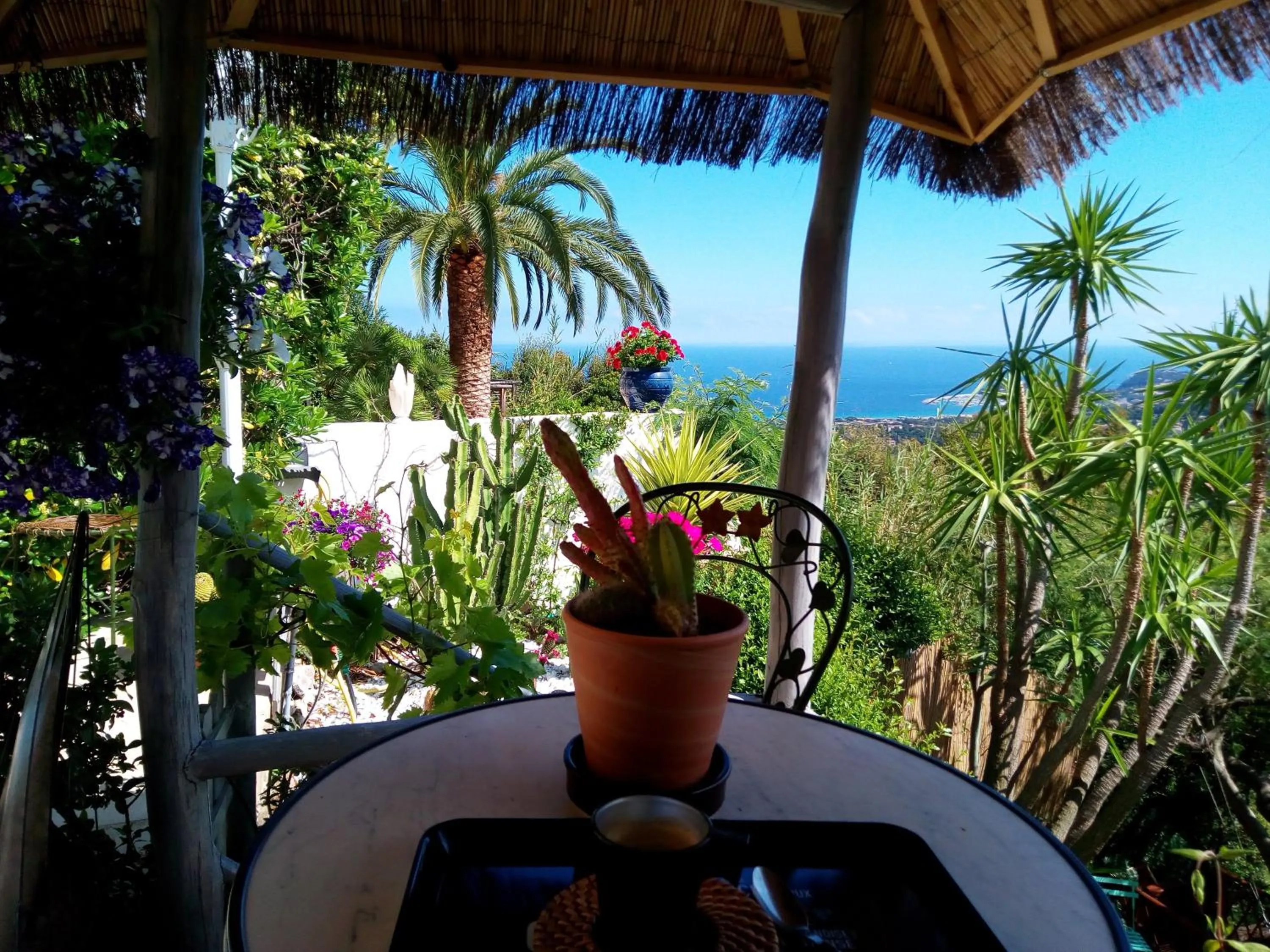 NOUVEAU ! Chambre d'Hôte Insolite PRIVEE " CŒURS DE PIRATES à BALI EN PROVENCE" SPA SAUNA MASSAGES dans cadre EXOTIQUE d'Aménagements EXTÉRIEURS D'EXCEPTION ÉTÉ comme HIVER BIENVENUE !!!