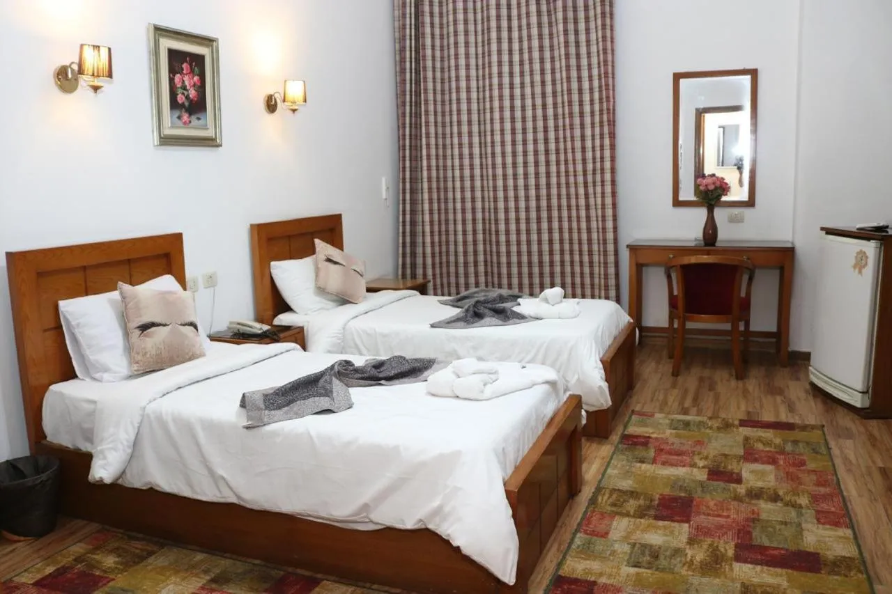 Hyde Park House Hotel