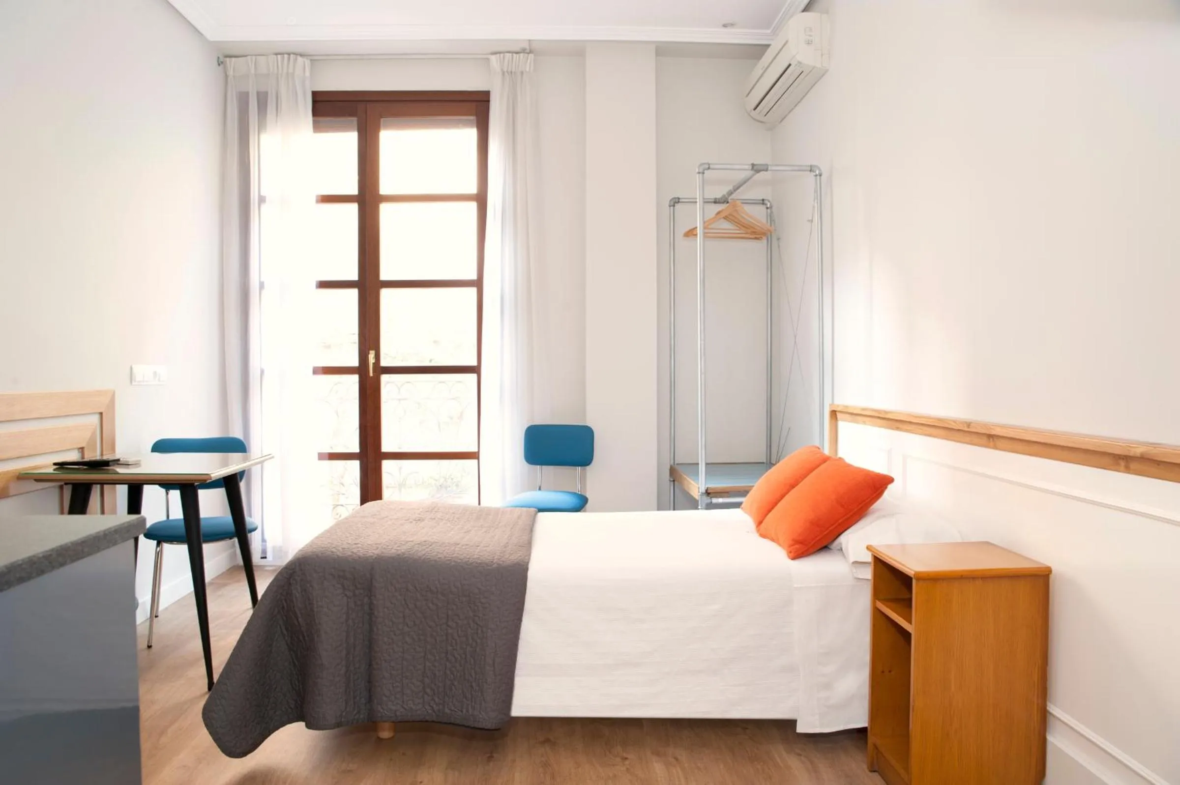 Balcony/Terrace, Bed in Apartamentos Sabinas Don Jaime