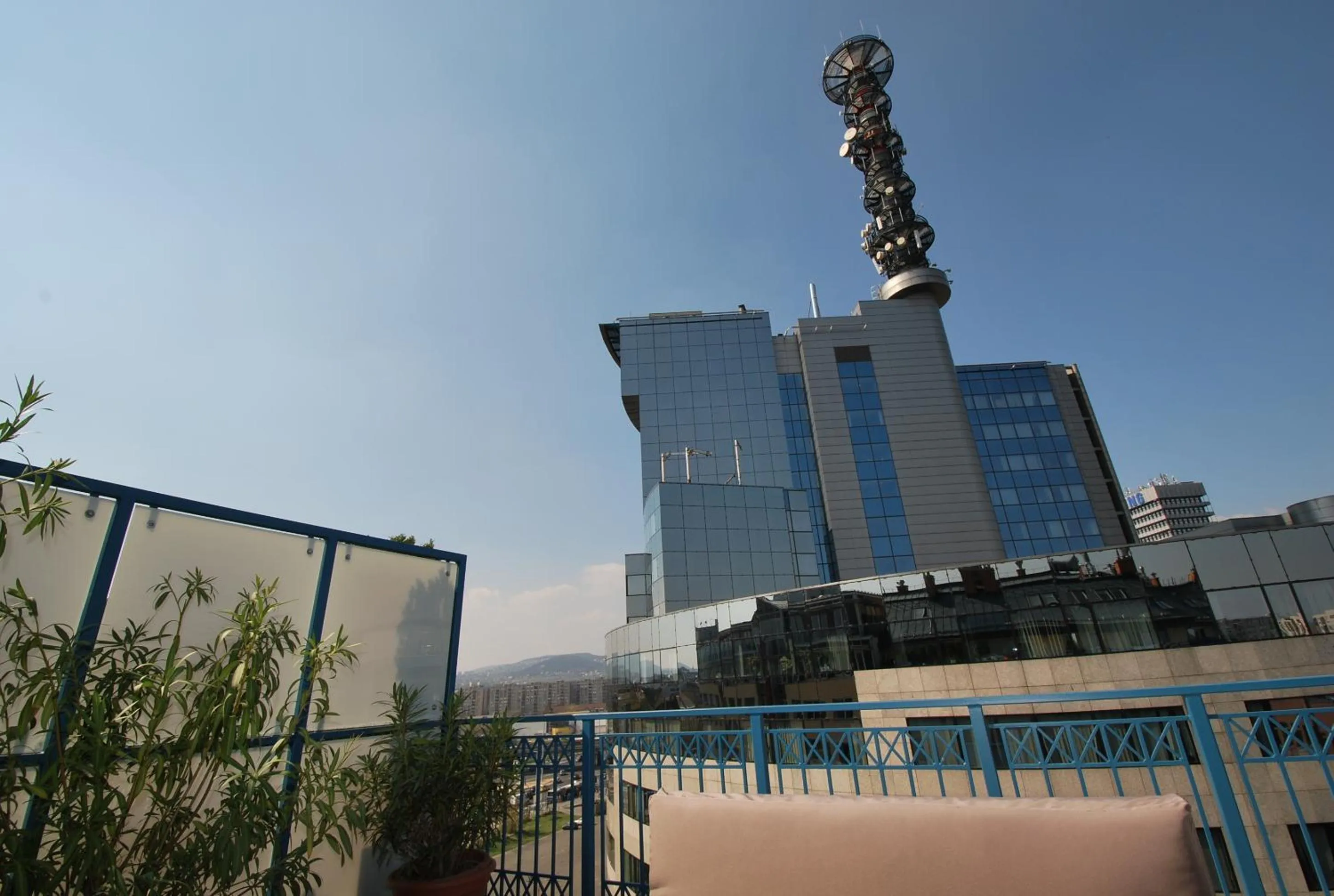 Day in Arpad Bridge Apartments