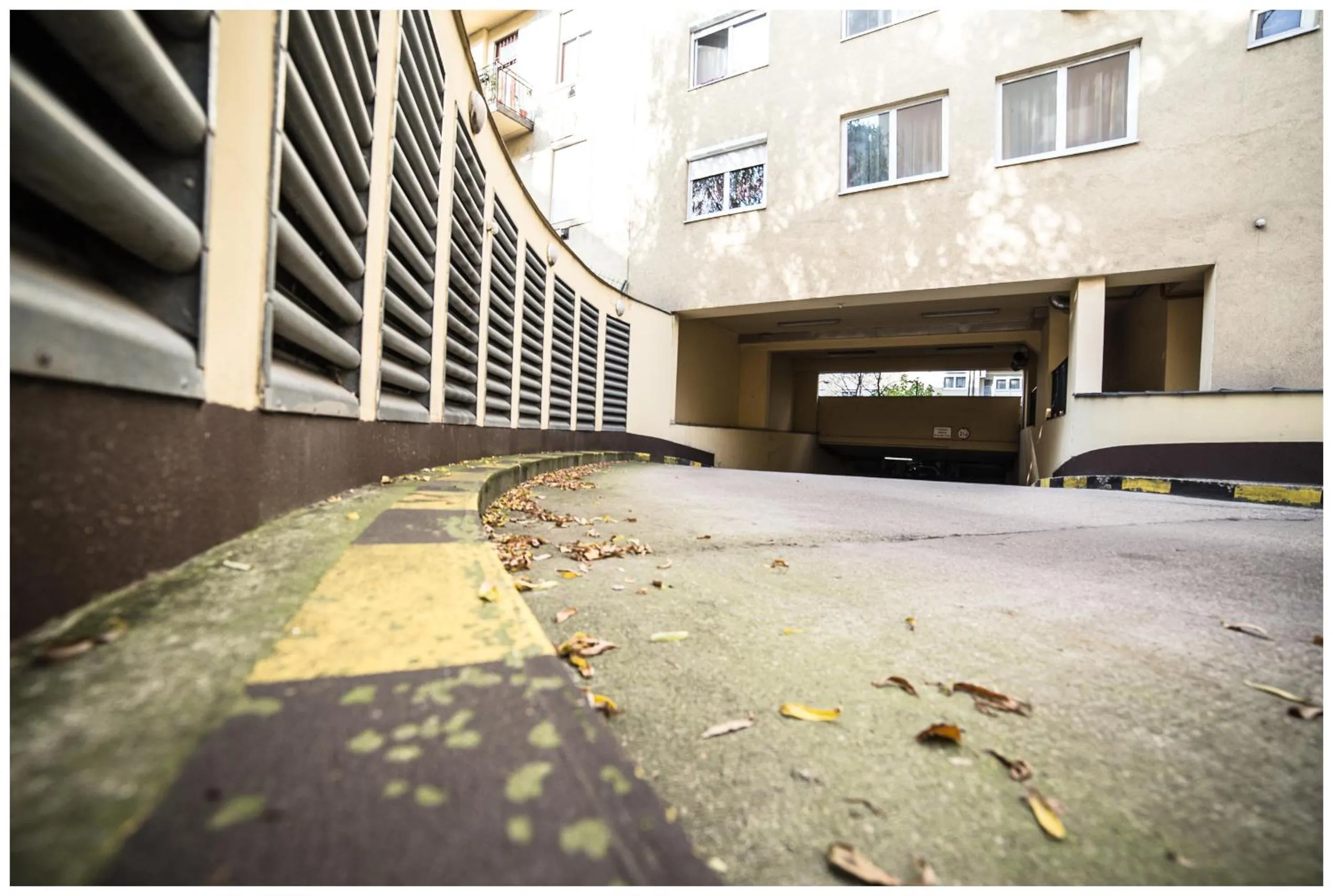 Facade/entrance in Arpad Bridge Apartments