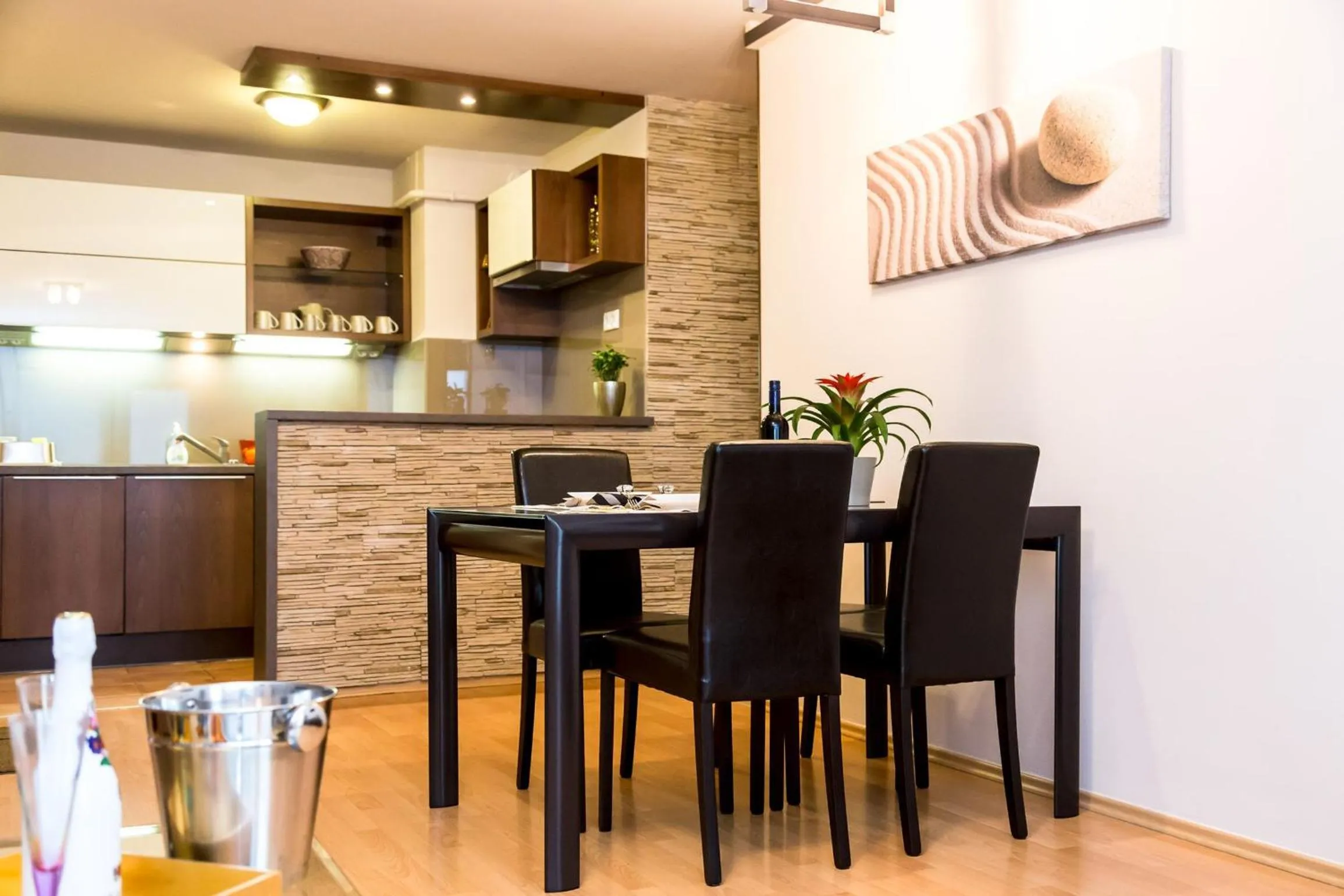 Dining area in Arpad Bridge Apartments