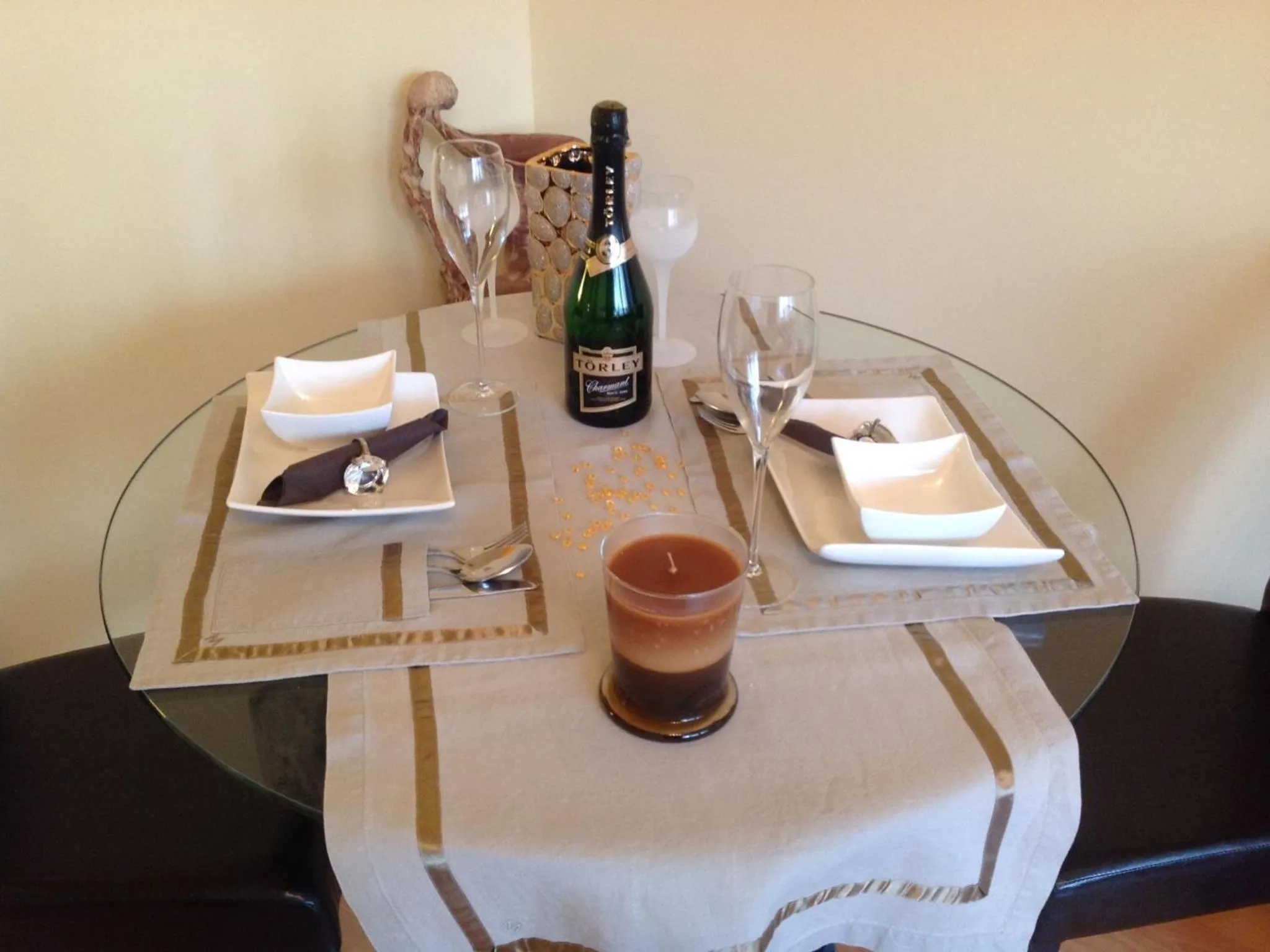 Dining area in Arpad Bridge Apartments
