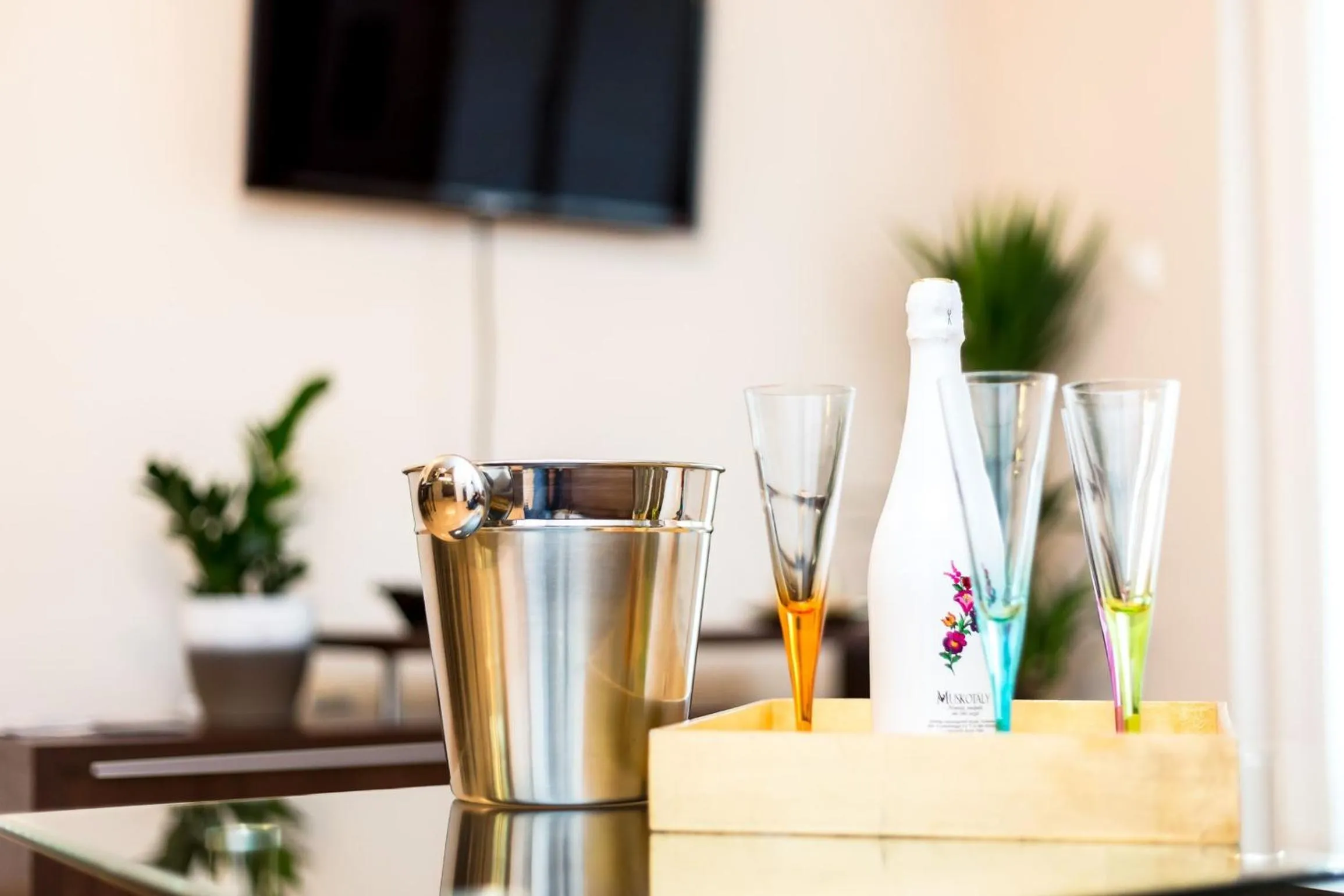 Decorative detail in Arpad Bridge Apartments