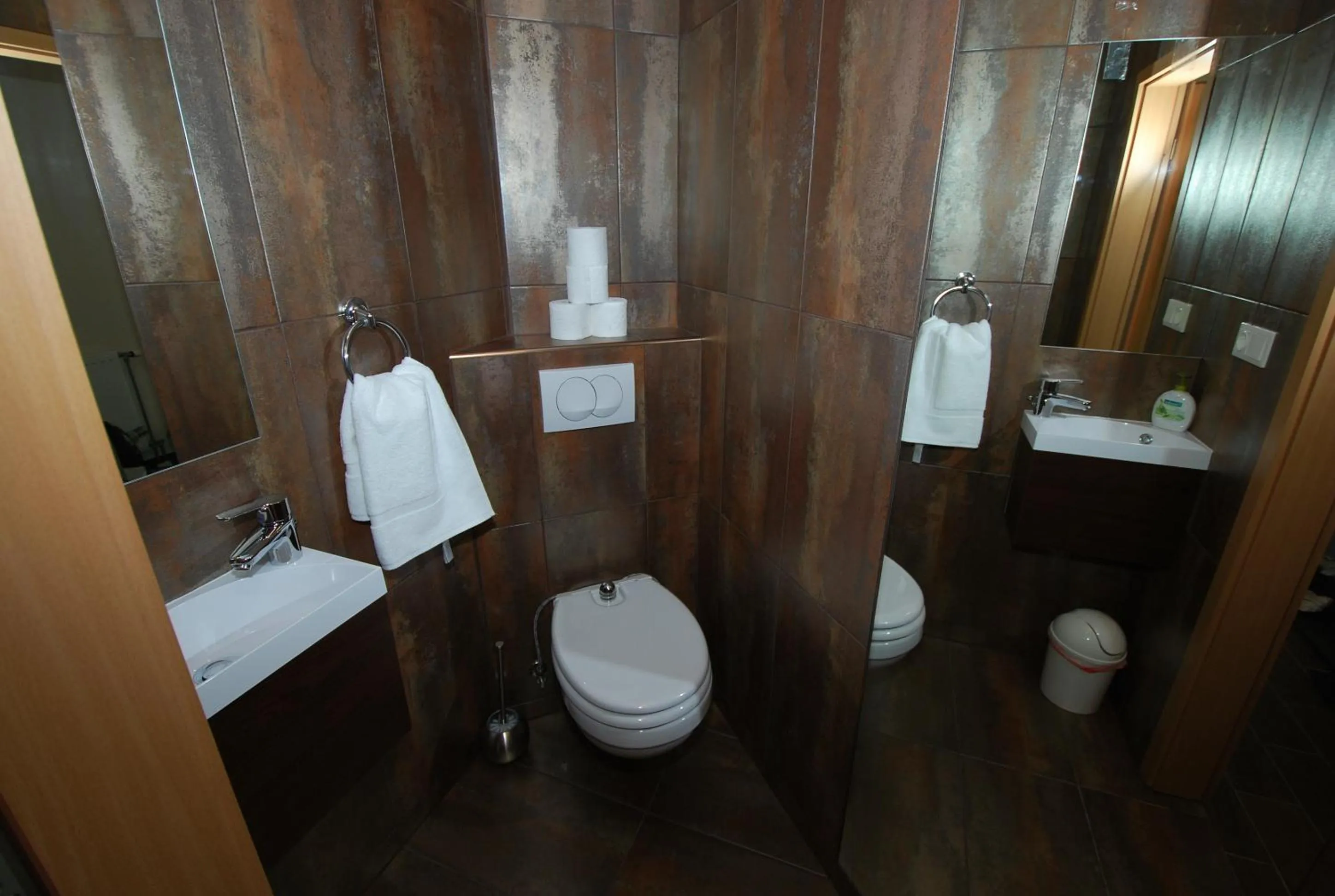 Bathroom in Arpad Bridge Apartments