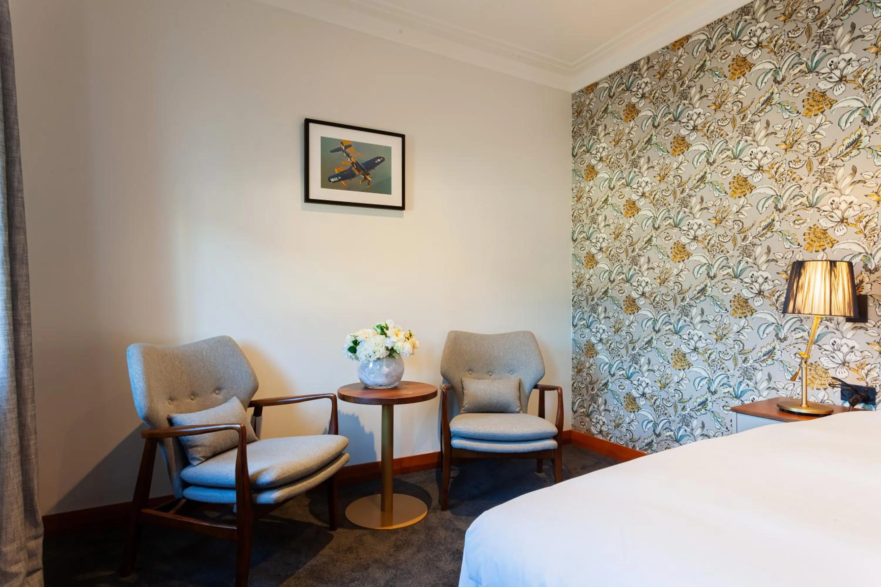 Seating area, Bed in Wigram Hotel
