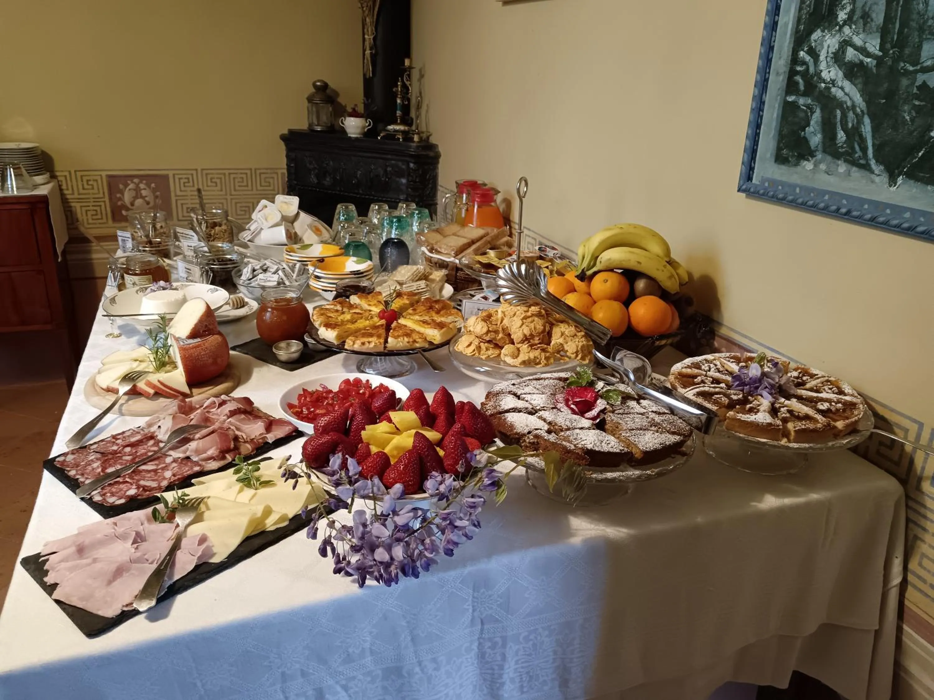 Buffet breakfast in Villa Sant’Andrea