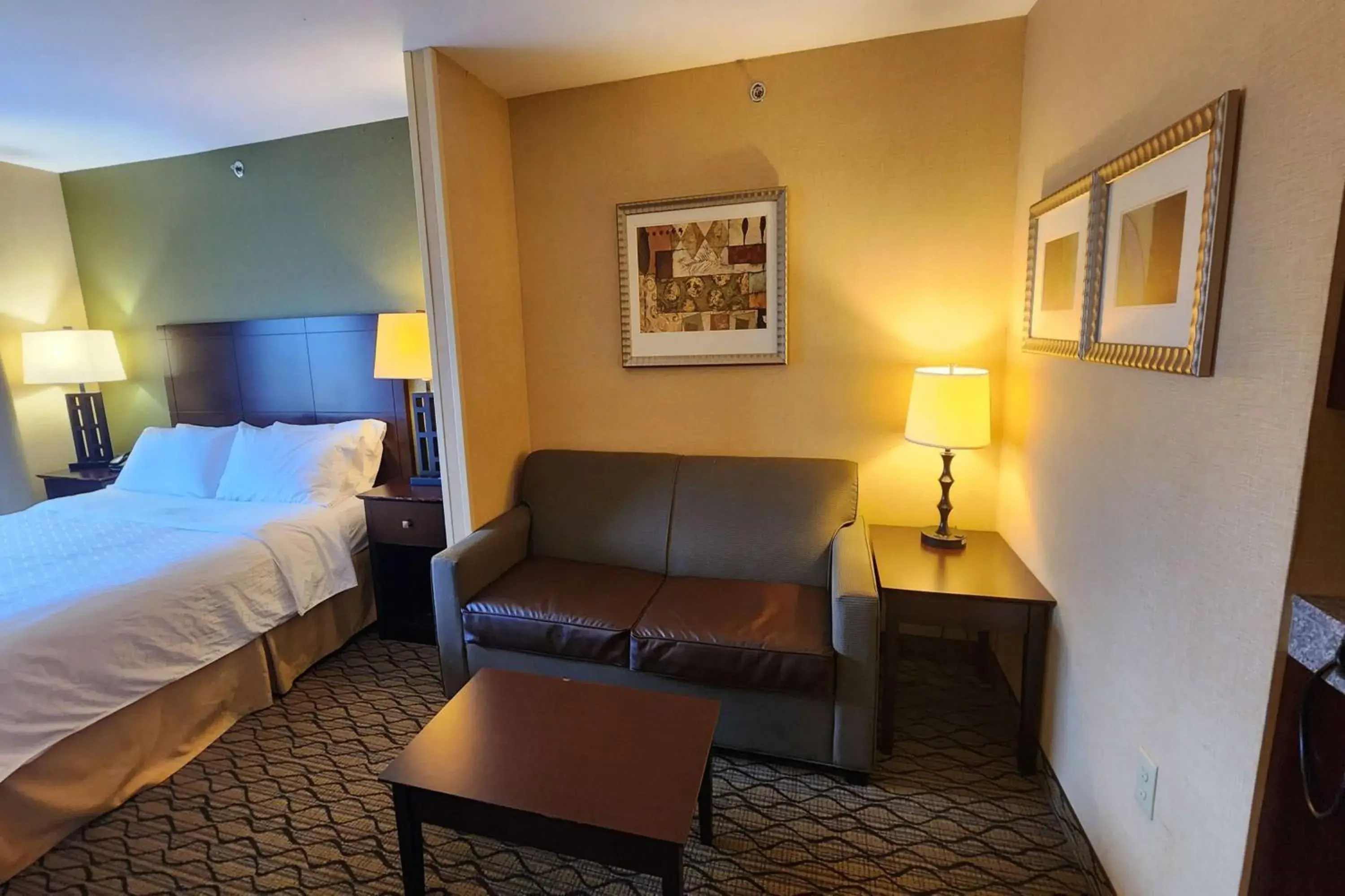 Photo of the whole room in Wingate by Wyndham Kittanning Photo of the whole room in Wingate by Wyndham Kittanning