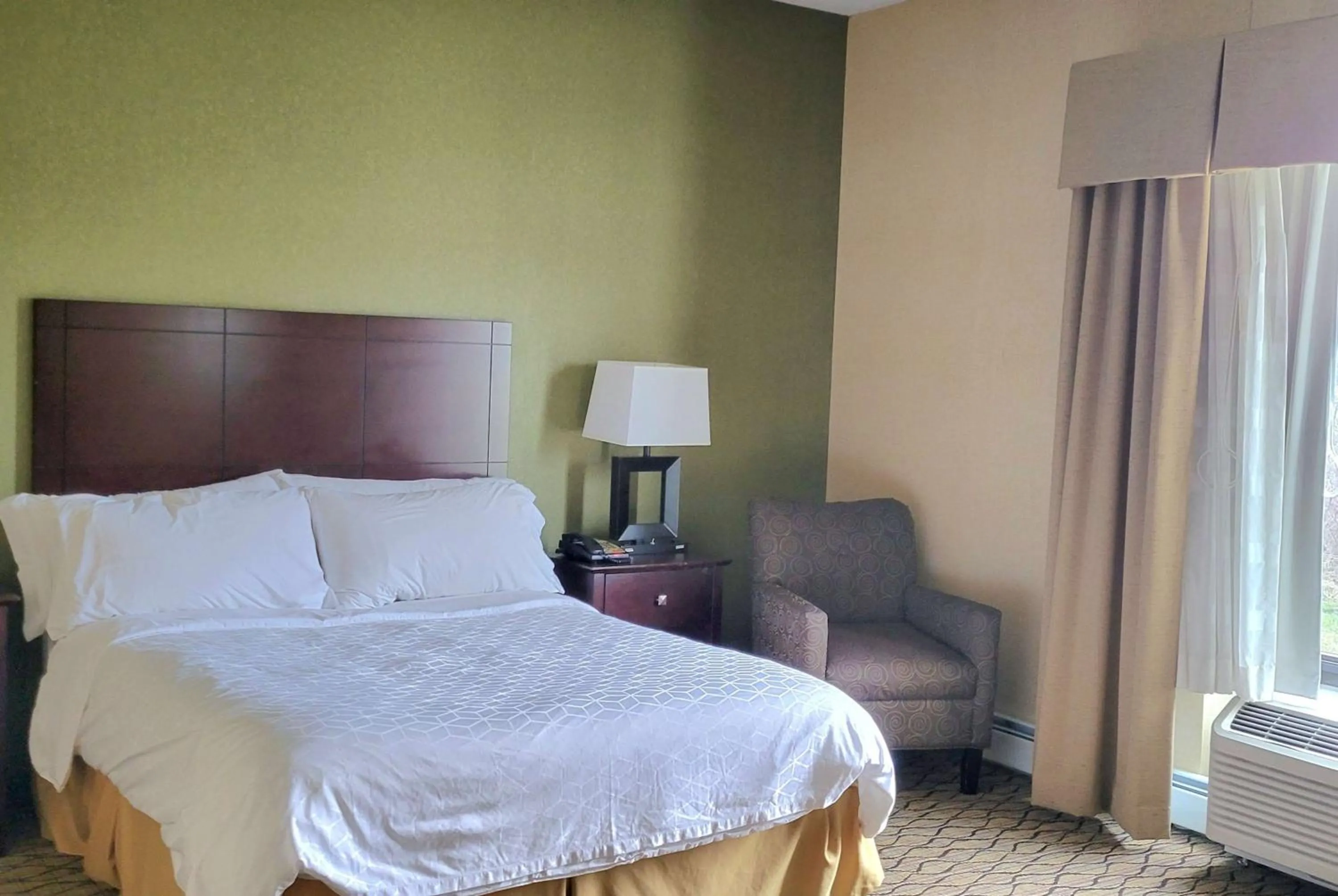 Photo of the whole room in Wingate by Wyndham Kittanning