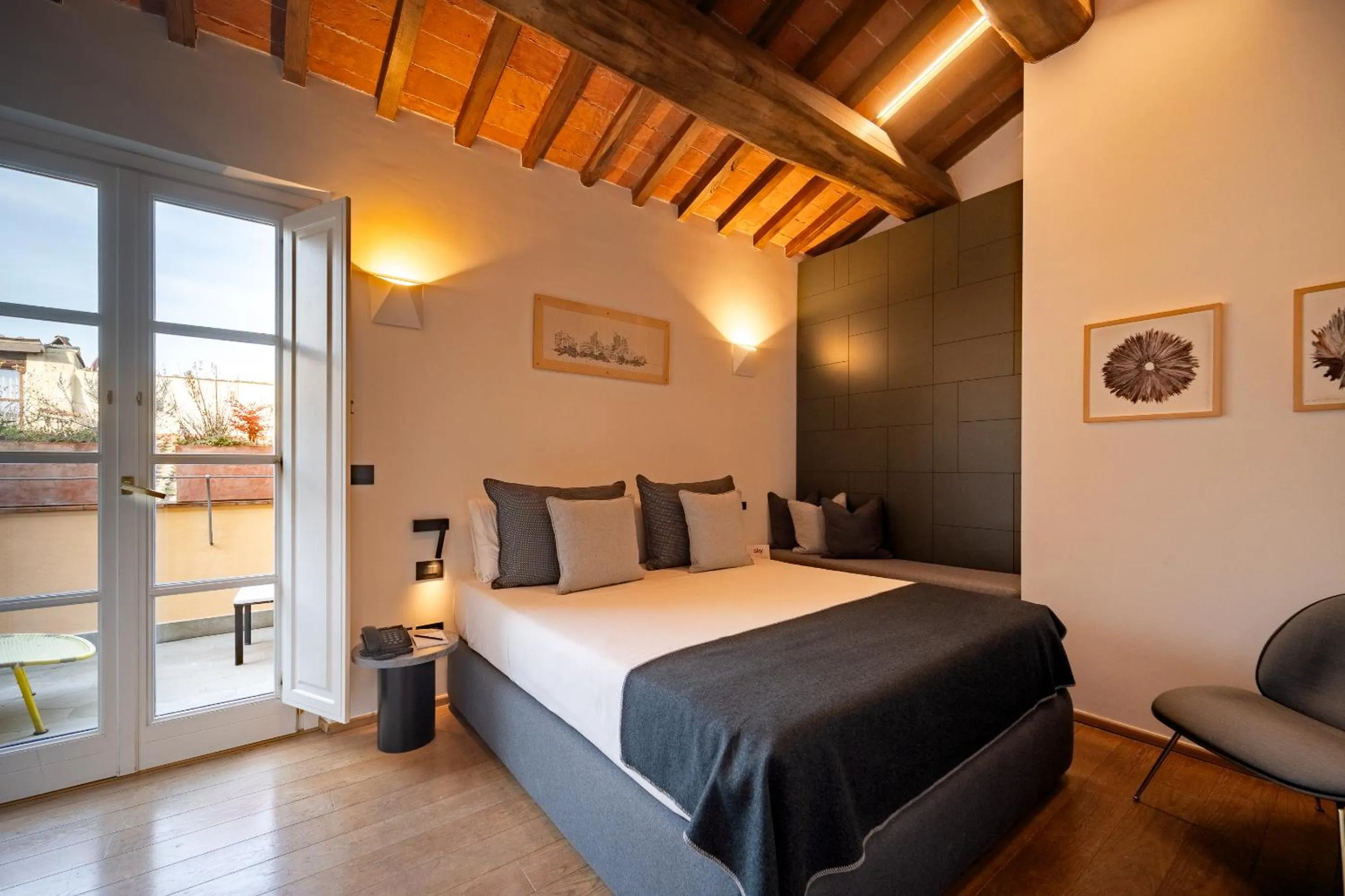 View (from property/room), Bed in Hotel Milu Florence