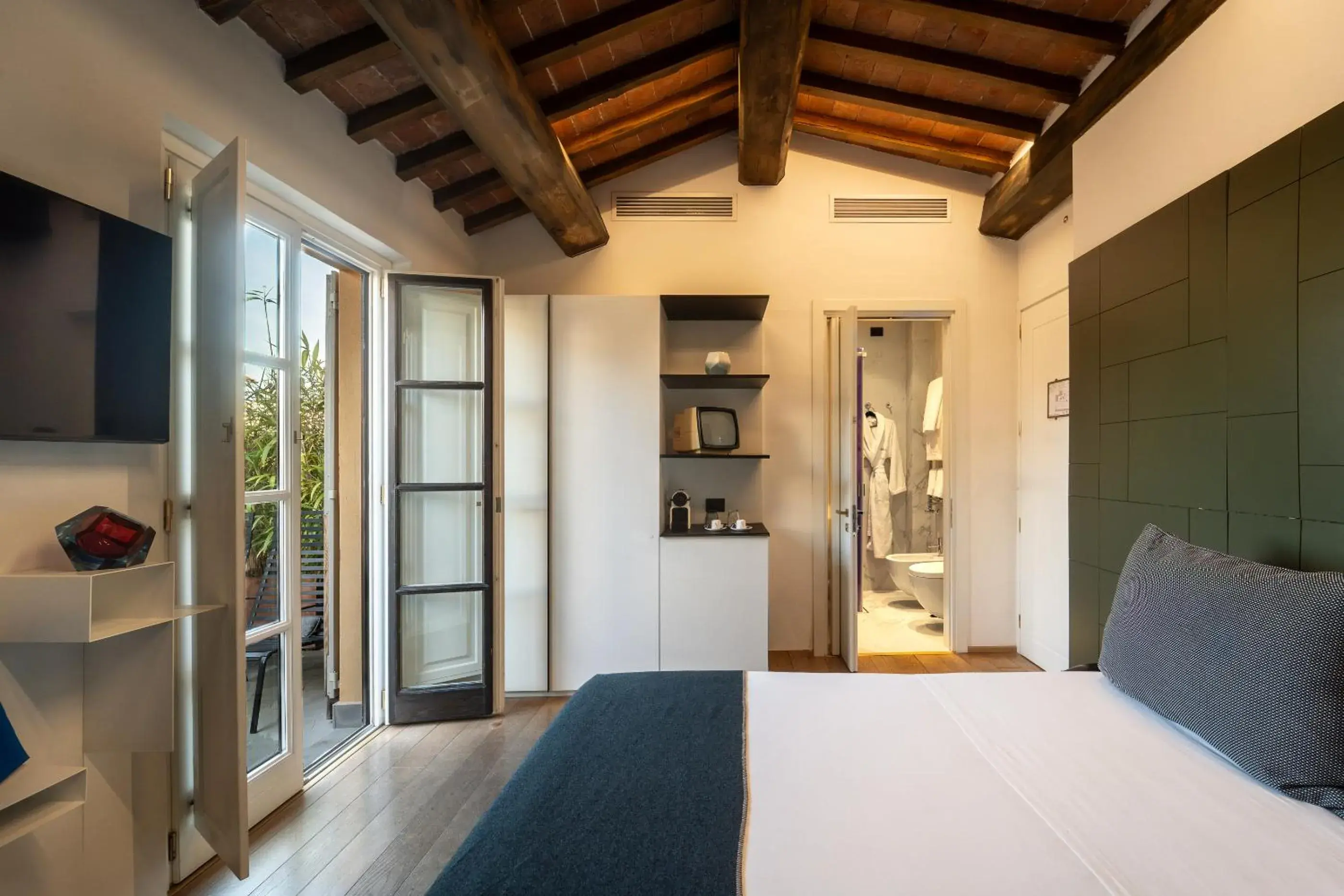 Coffee/tea facilities, Bed in Hotel Milu Florence Coffee/tea facilities, Bed in Hotel Milu Florence