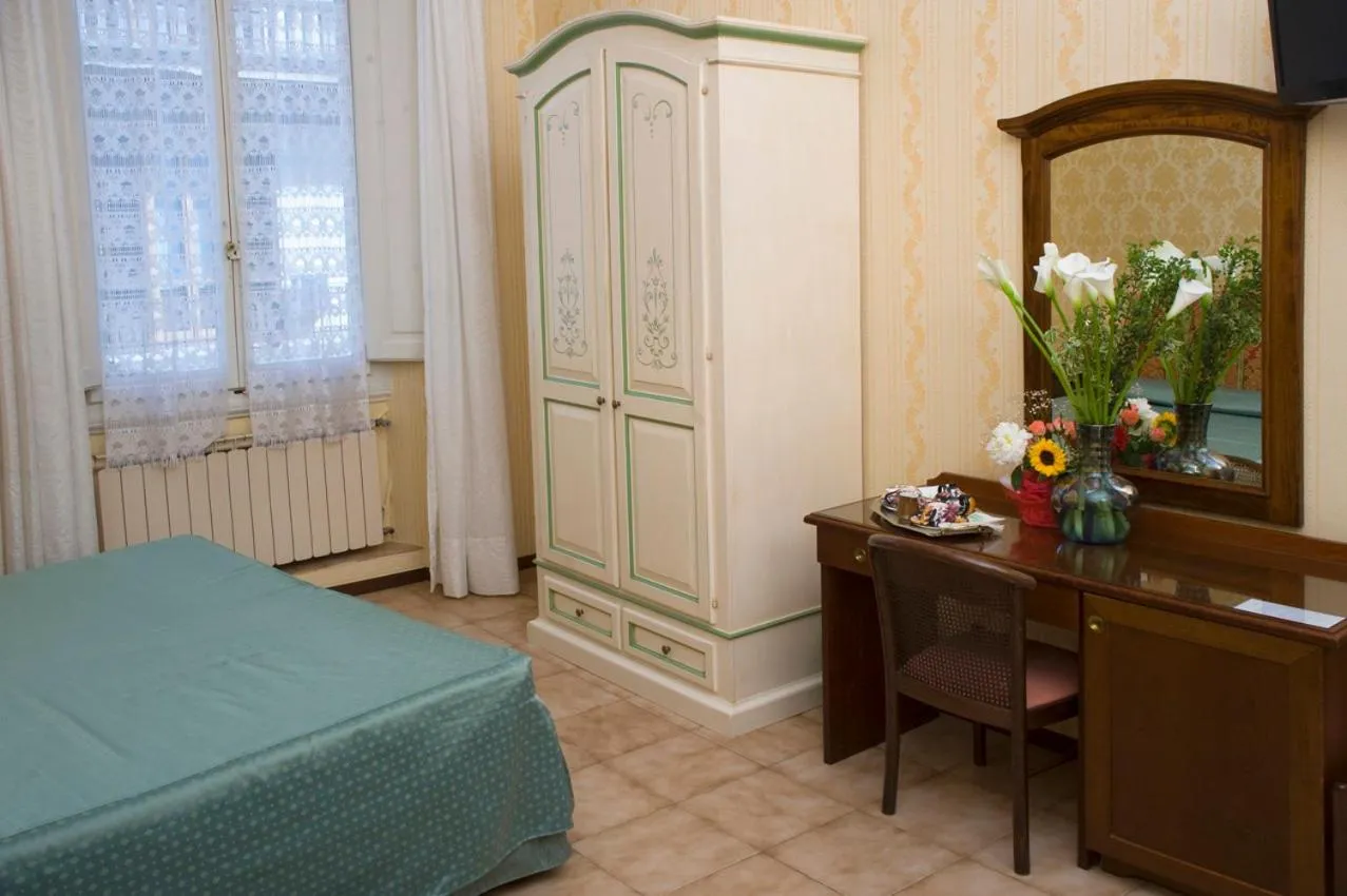 Photo of the whole room, Bed in Hotel Beatrice