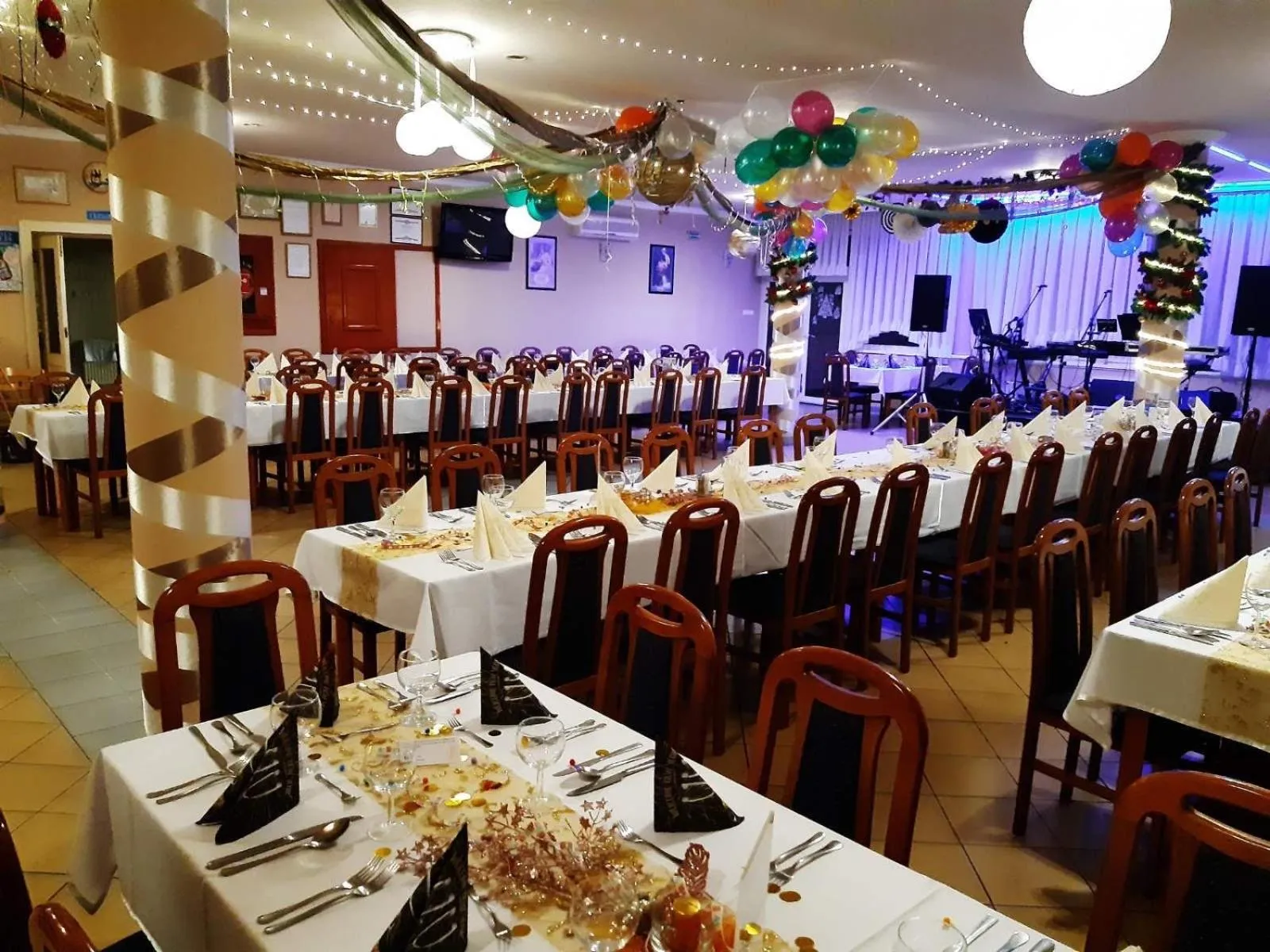 Restaurant/places to eat in Hotel Imperial Gyogyszallo es Gyogyfurdo