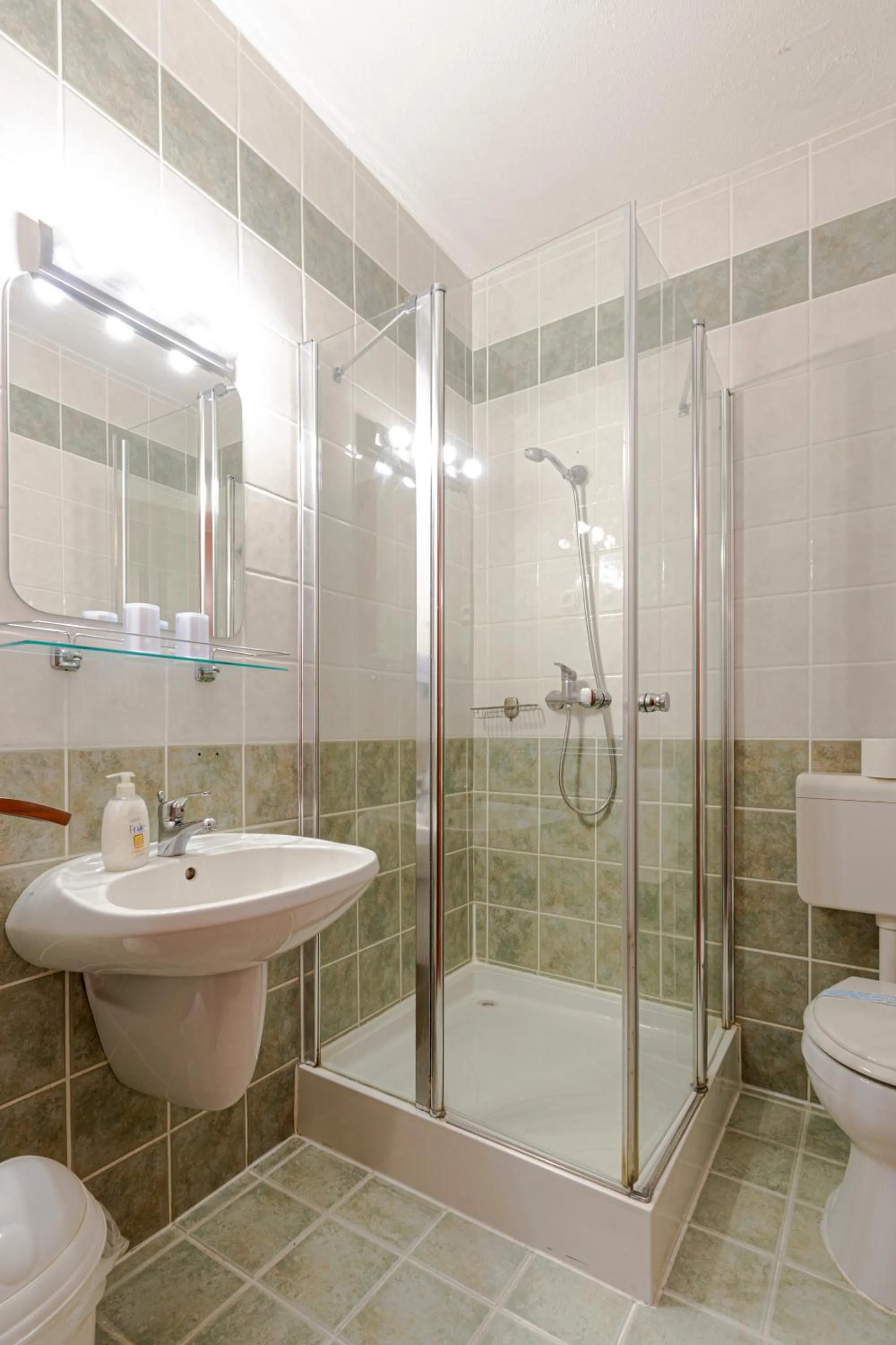 Shower in Hotel Imperial Gyogyszallo es Gyogyfurdo