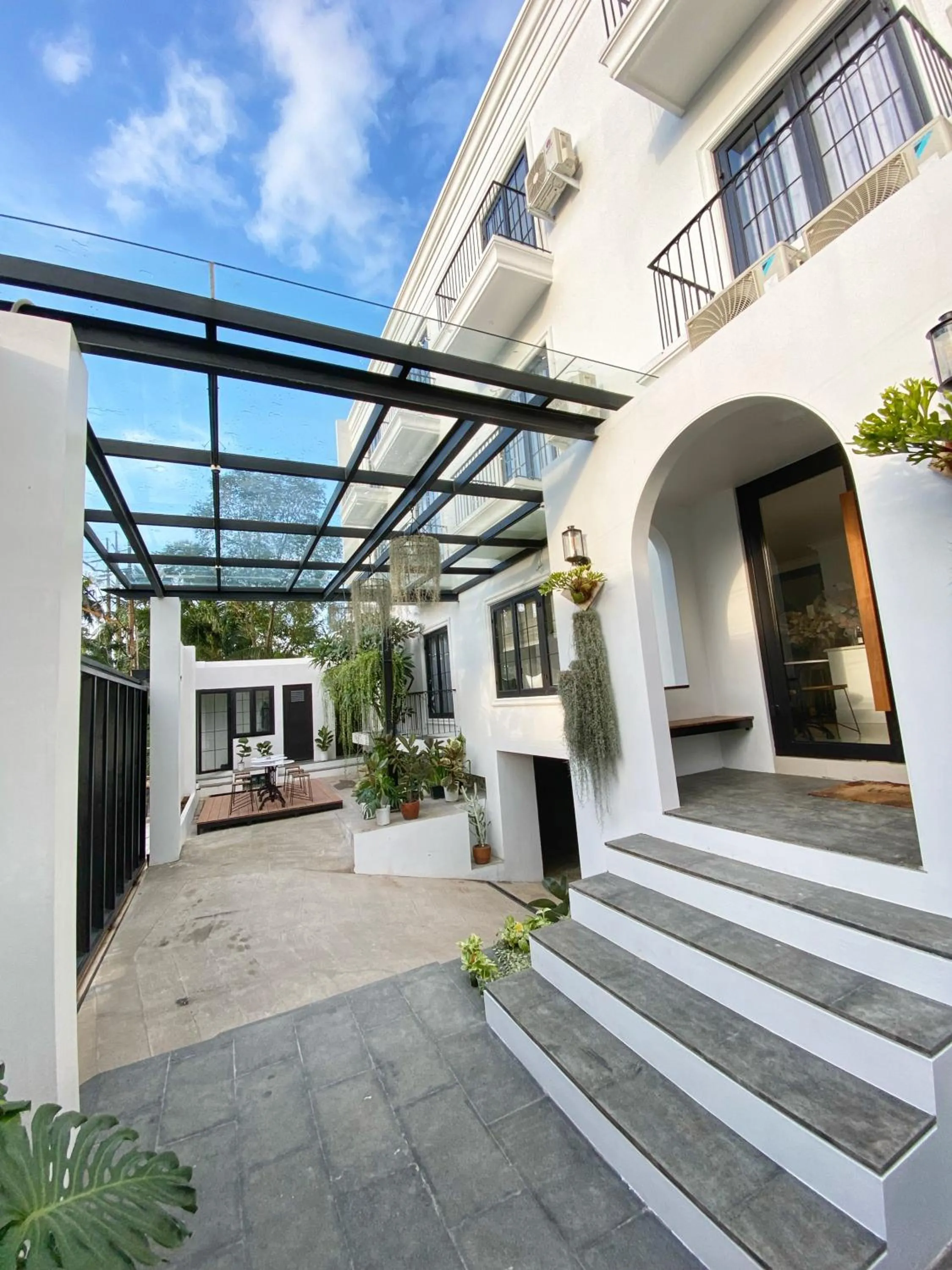 Loewys Home Tanjung Duren Jakarta Barat