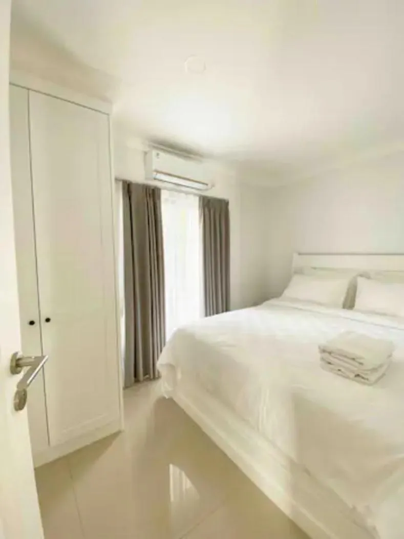 Bed in Loewys Home Tanjung Duren Jakarta Barat