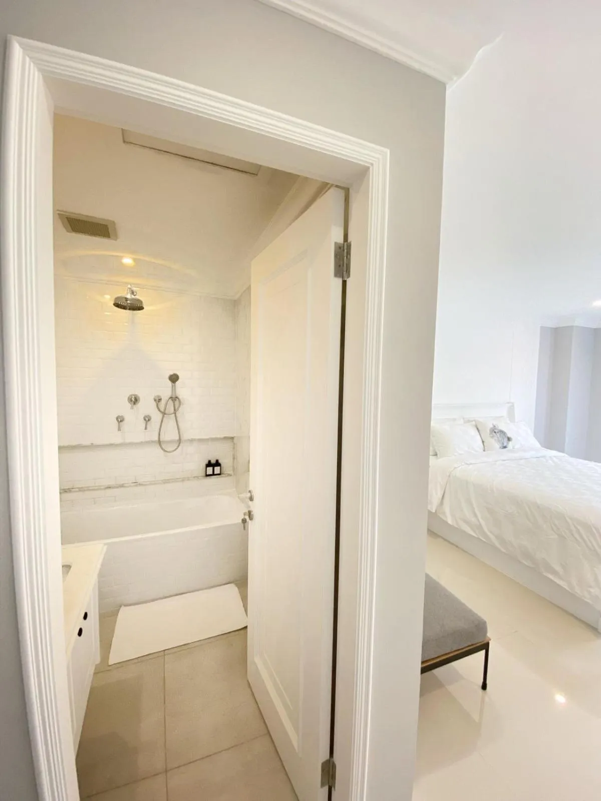 Bed in Loewys Home Tanjung Duren Jakarta Barat