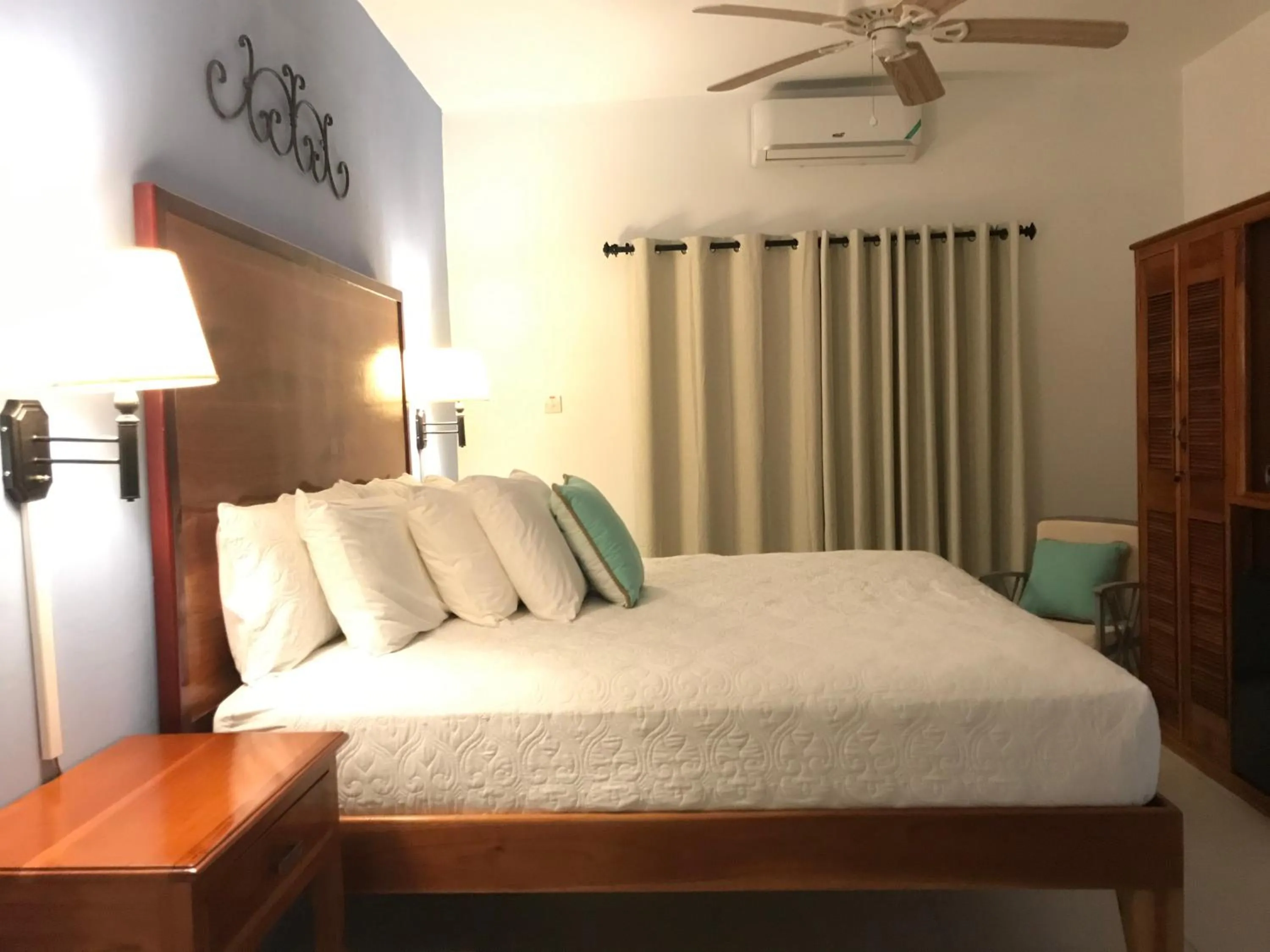 Bed in Sommerville Resorts