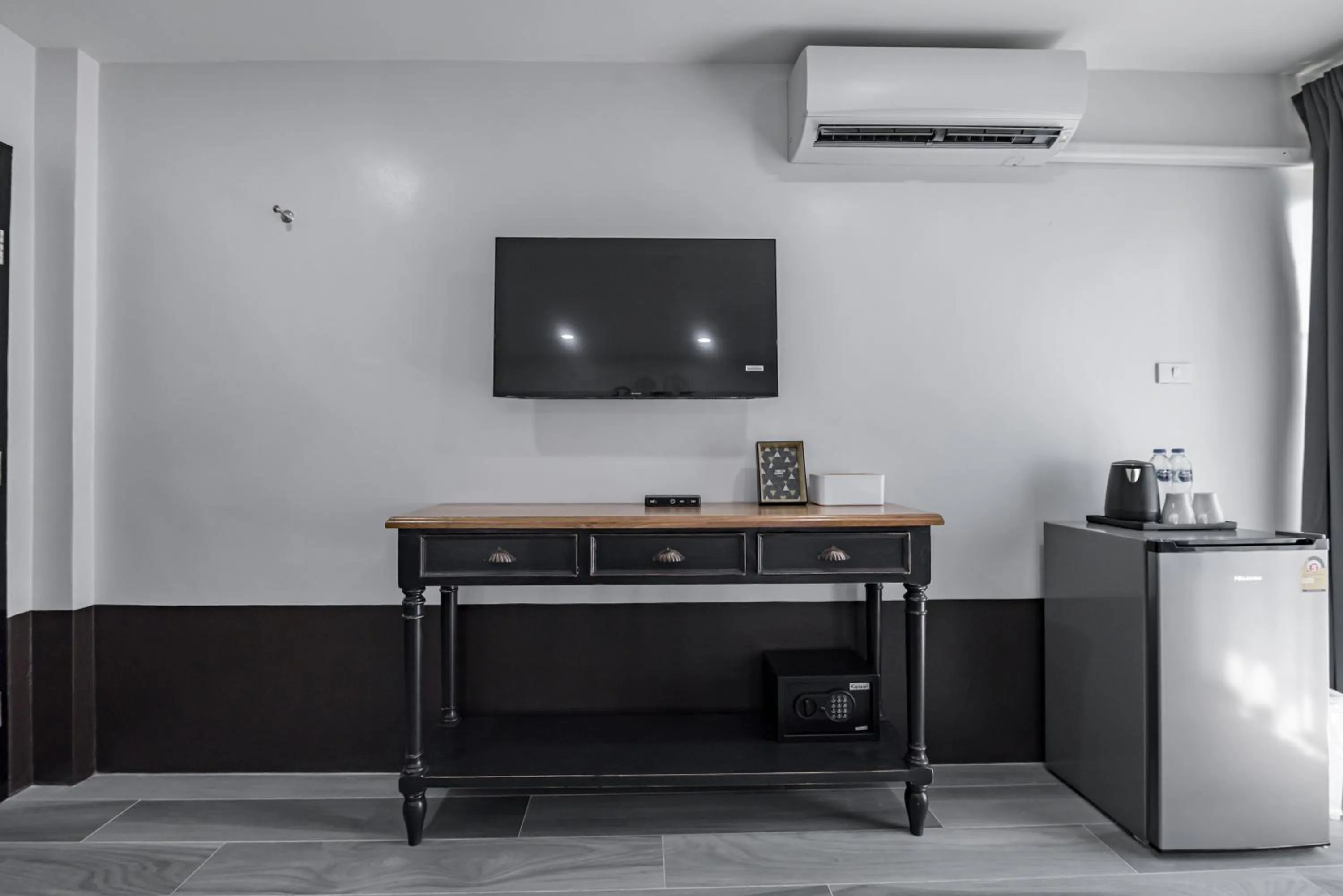 TV and multimedia in Blu Monkey Boutique Bangsaen