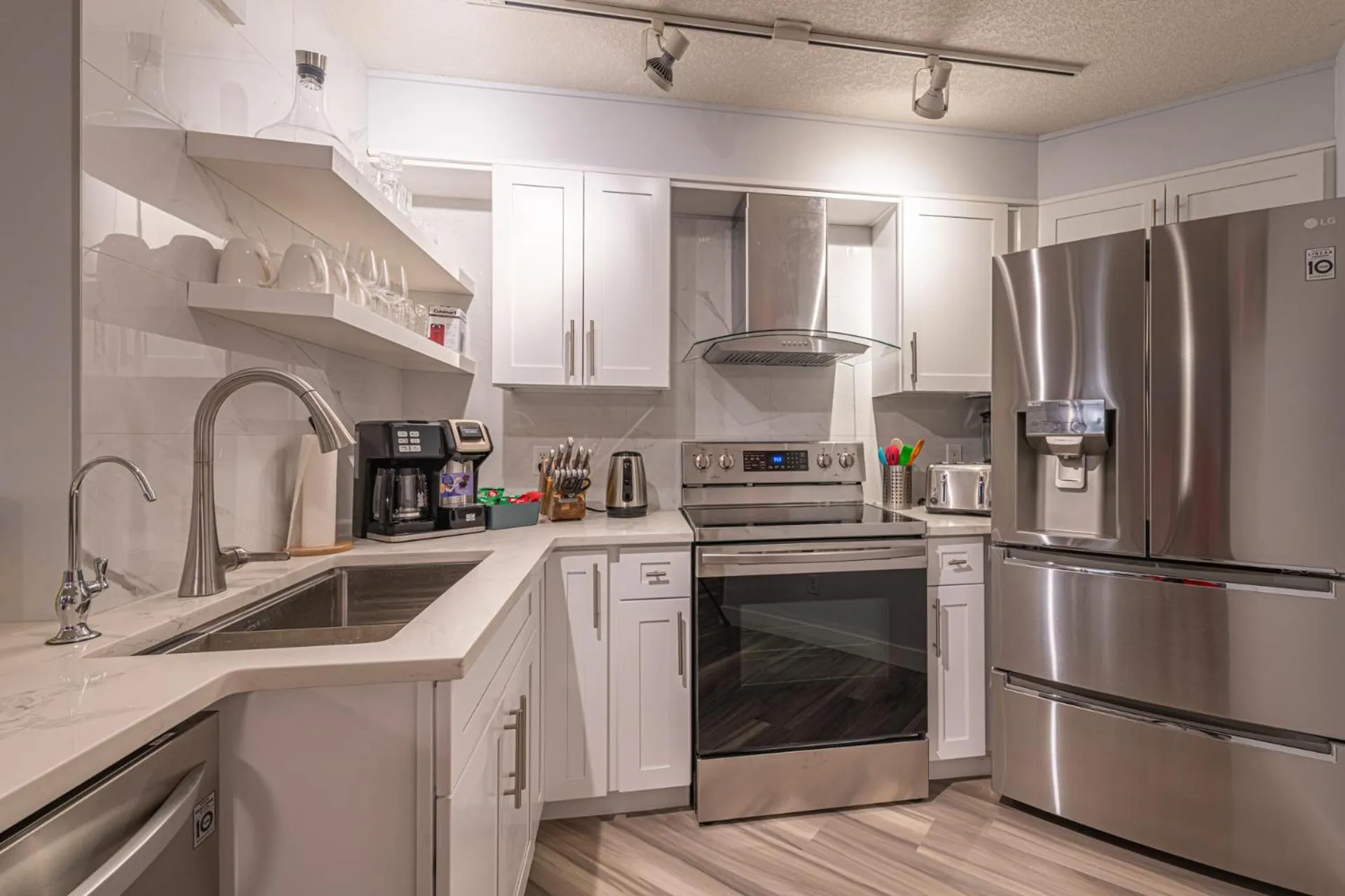 4 Bedrooms Suite Combo for Group of Families - Windtower Lodge