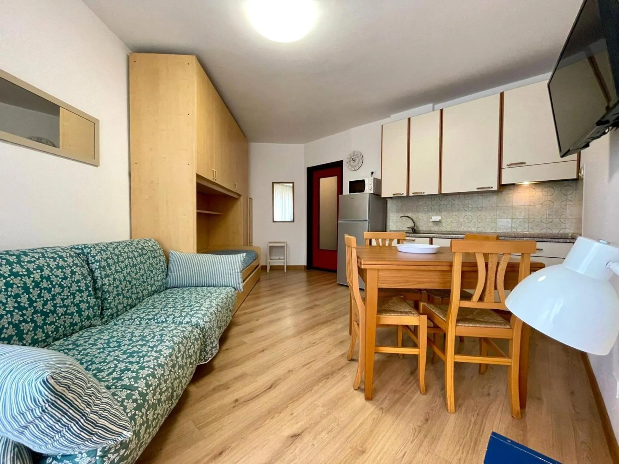 Functional studio by the beach-Beahost
