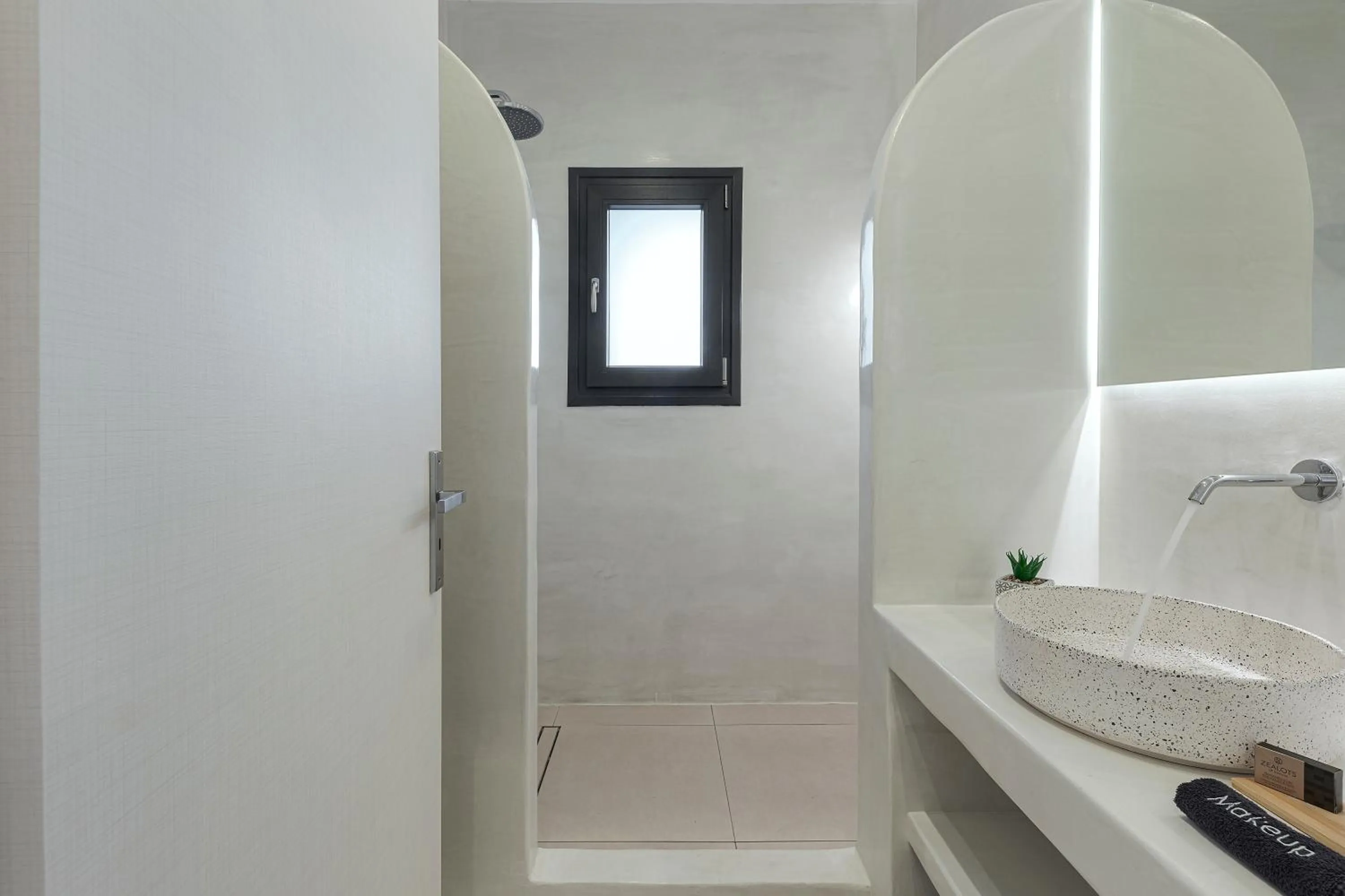 Shower in Onyx Hotel & Suites