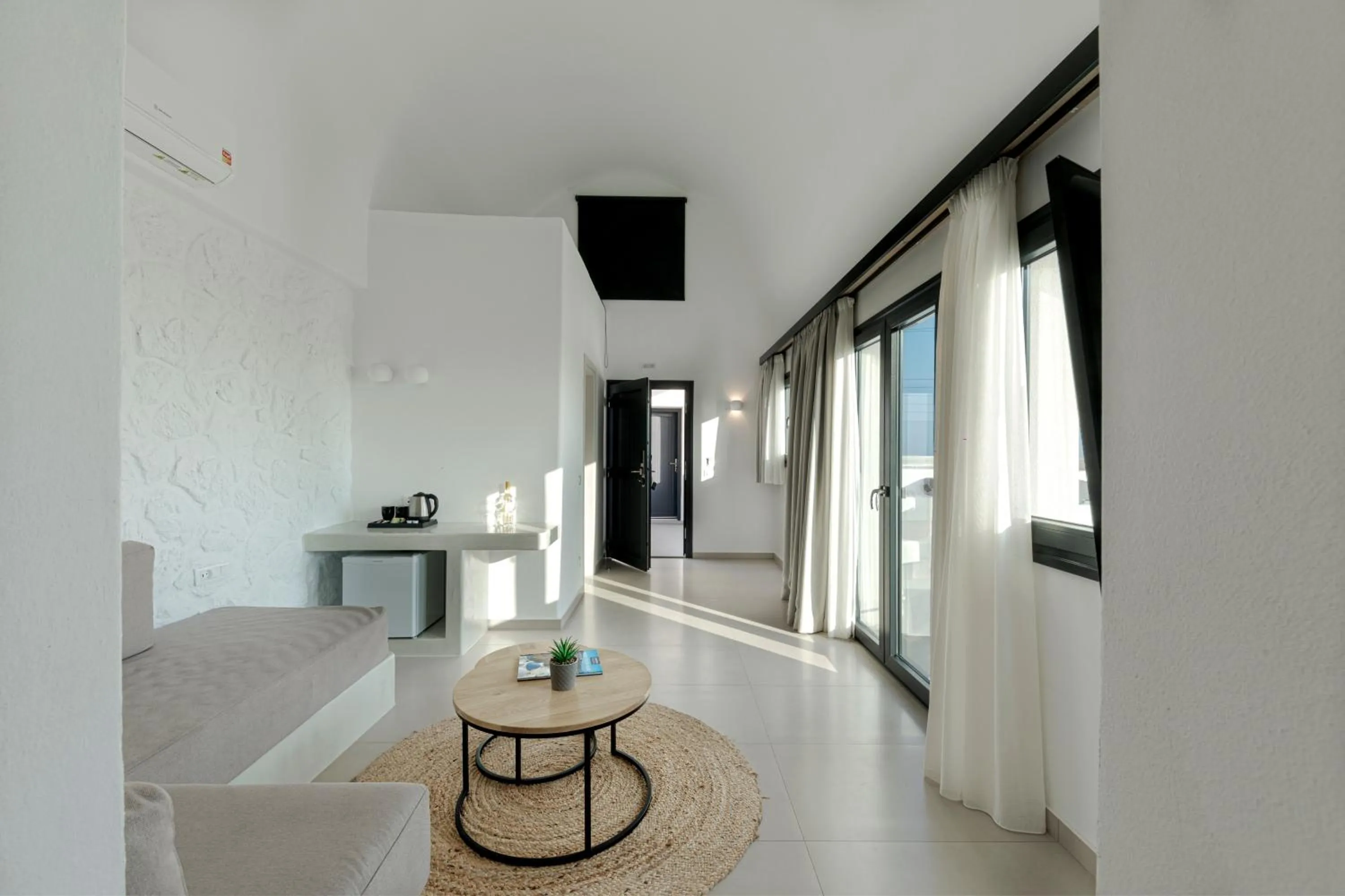 TV and multimedia, Bed in Onyx Hotel & Suites