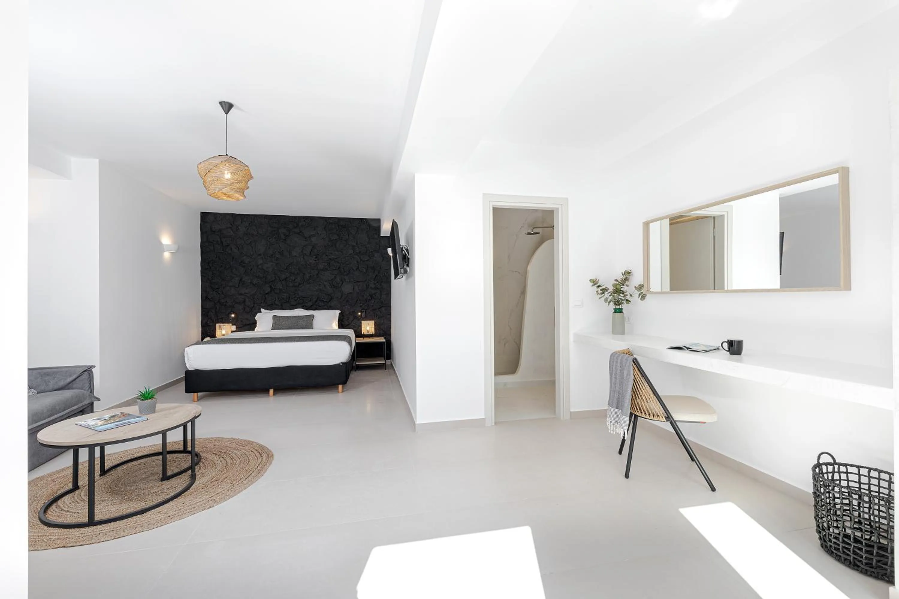 TV and multimedia in Onyx Hotel & Suites