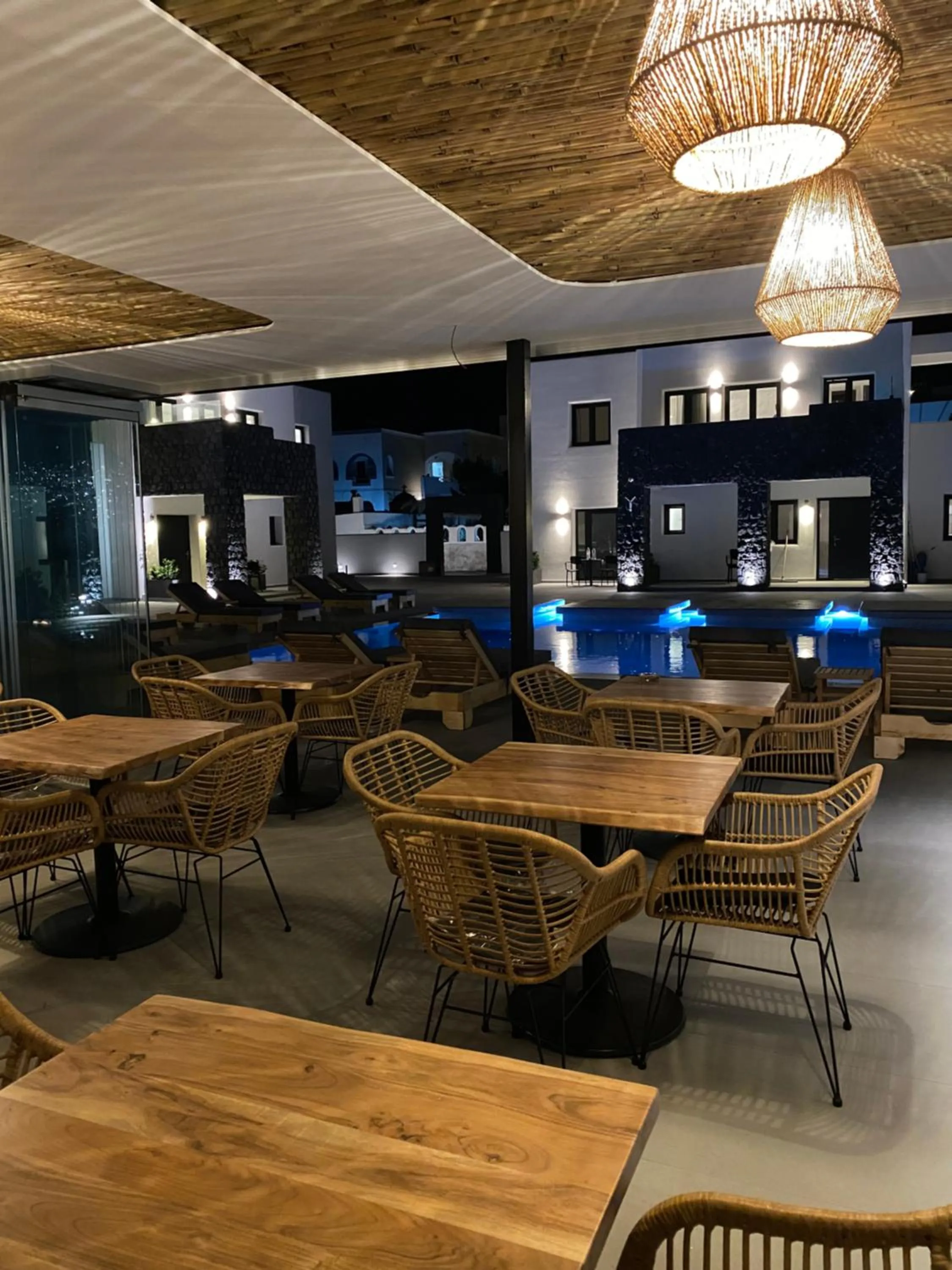 Lounge or bar in Onyx Hotel & Suites