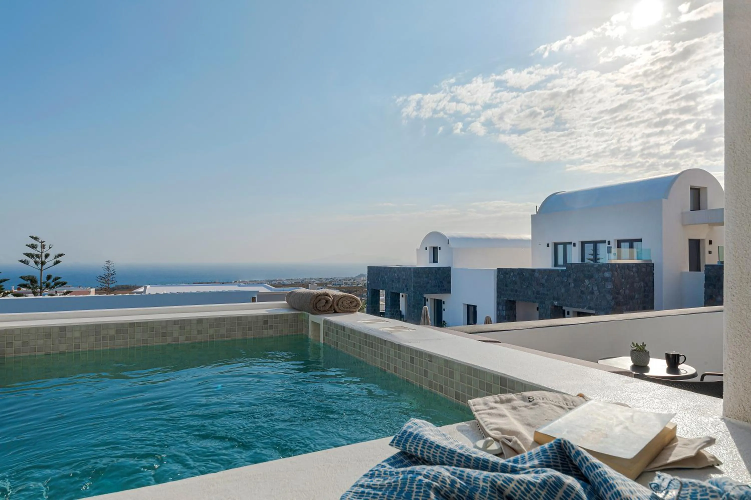 Day in Onyx Hotel & Suites